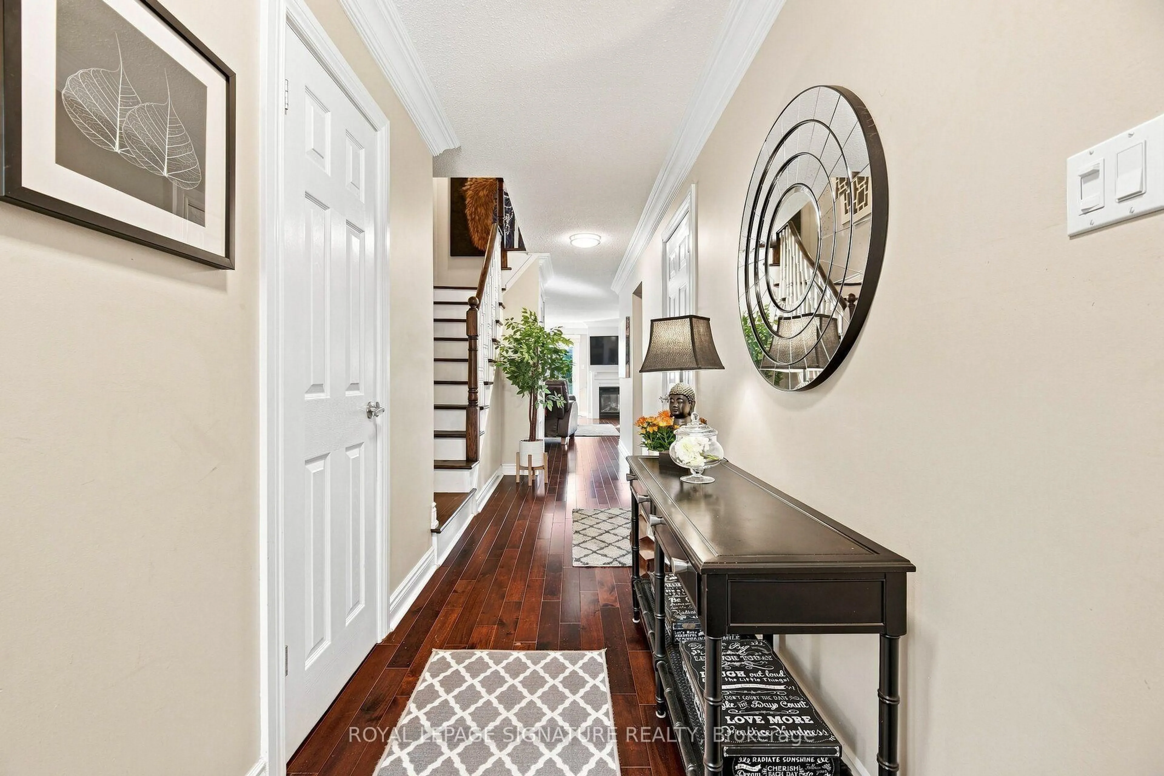 Indoor entryway for 1764 Rathburn Rd #43, Mississauga Ontario L4W 2N8