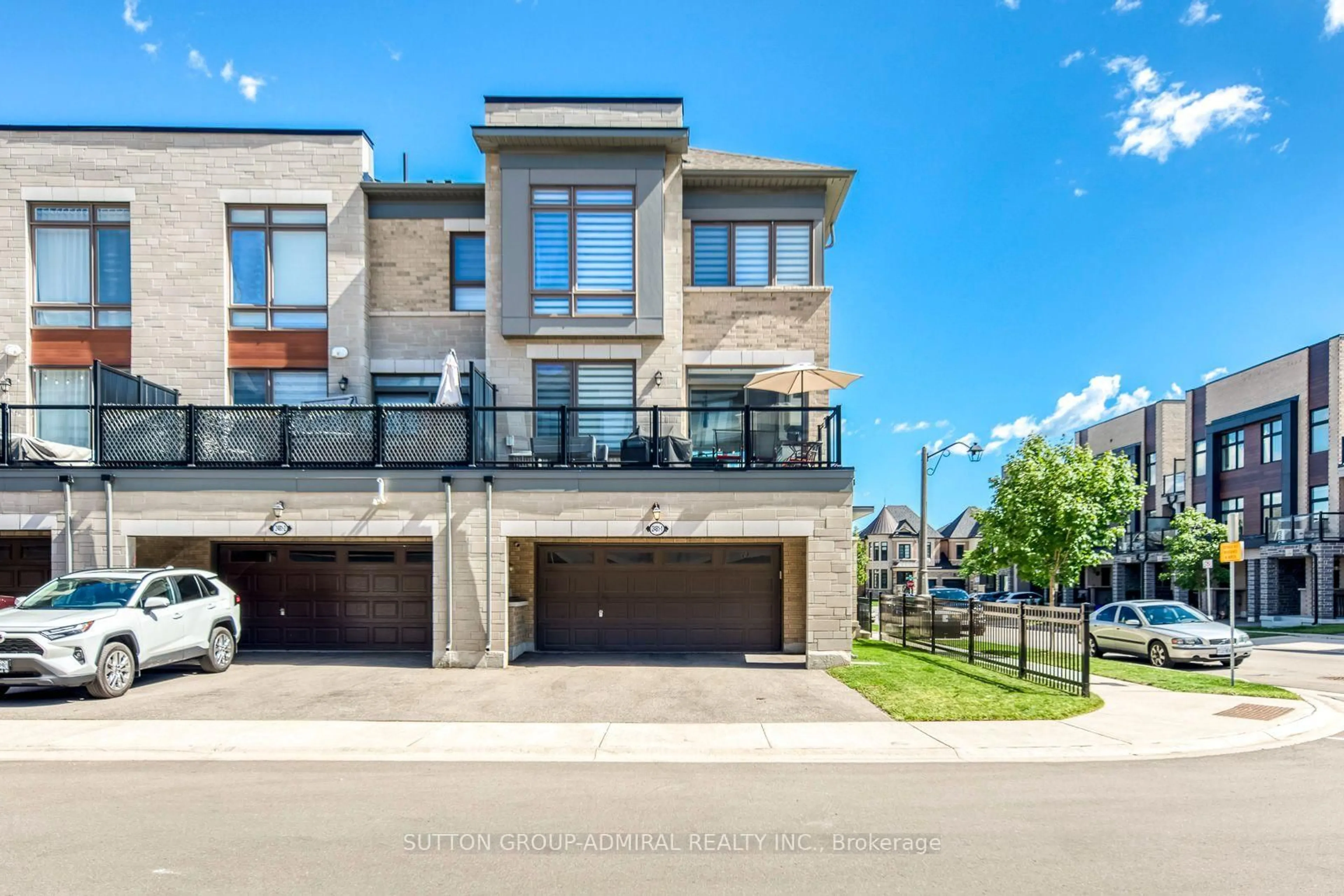 A pic from outside/outdoor area/front of a property/back of a property/a pic from drone, street for 2481 Badger Cres #1, Oakville Ontario L6M 5M1