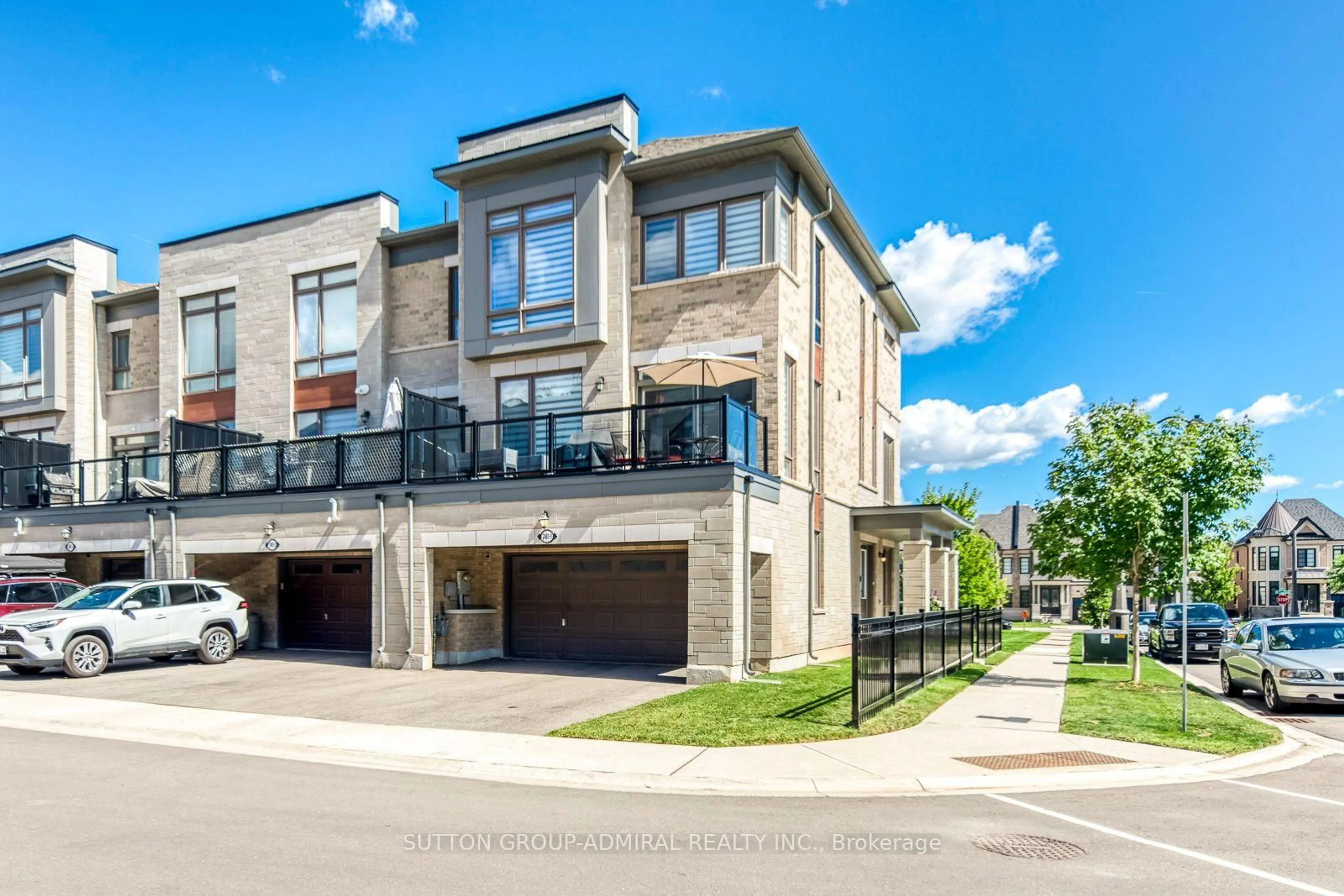 A pic from outside/outdoor area/front of a property/back of a property/a pic from drone, street for 2481 Badger Cres #1, Oakville Ontario L6M 5M1