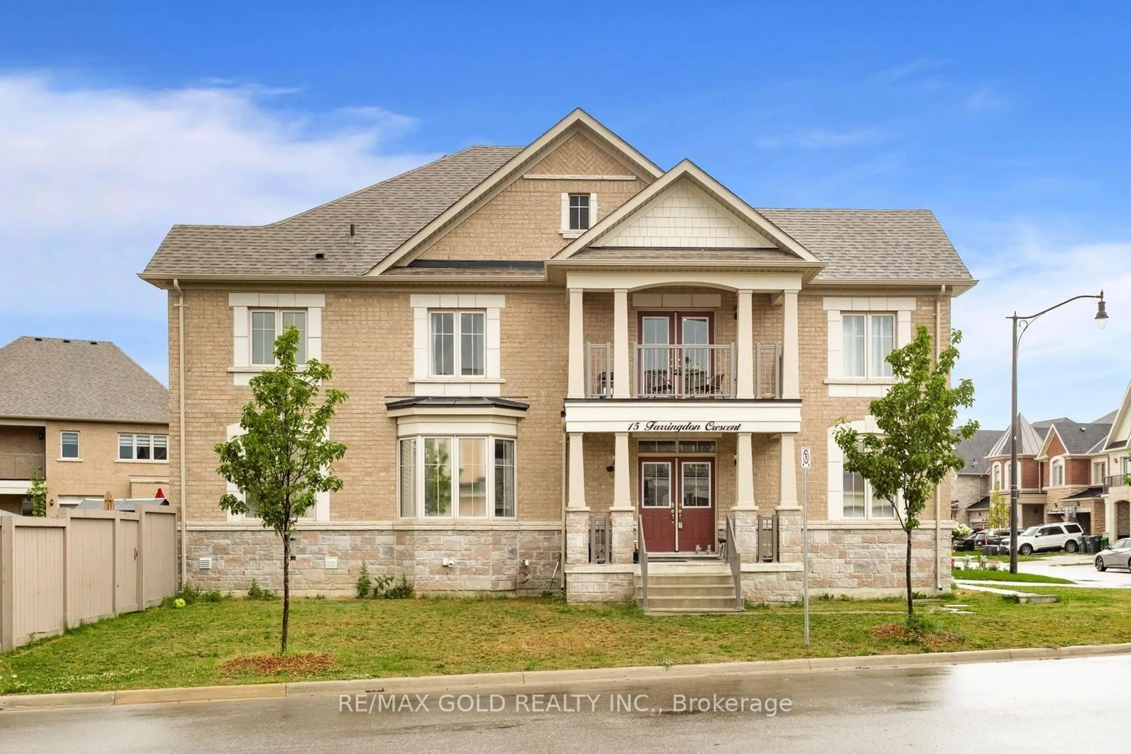 Home with brick exterior material, unknown for 15 Farringdon Cres, Brampton Ontario L7A 4Z5