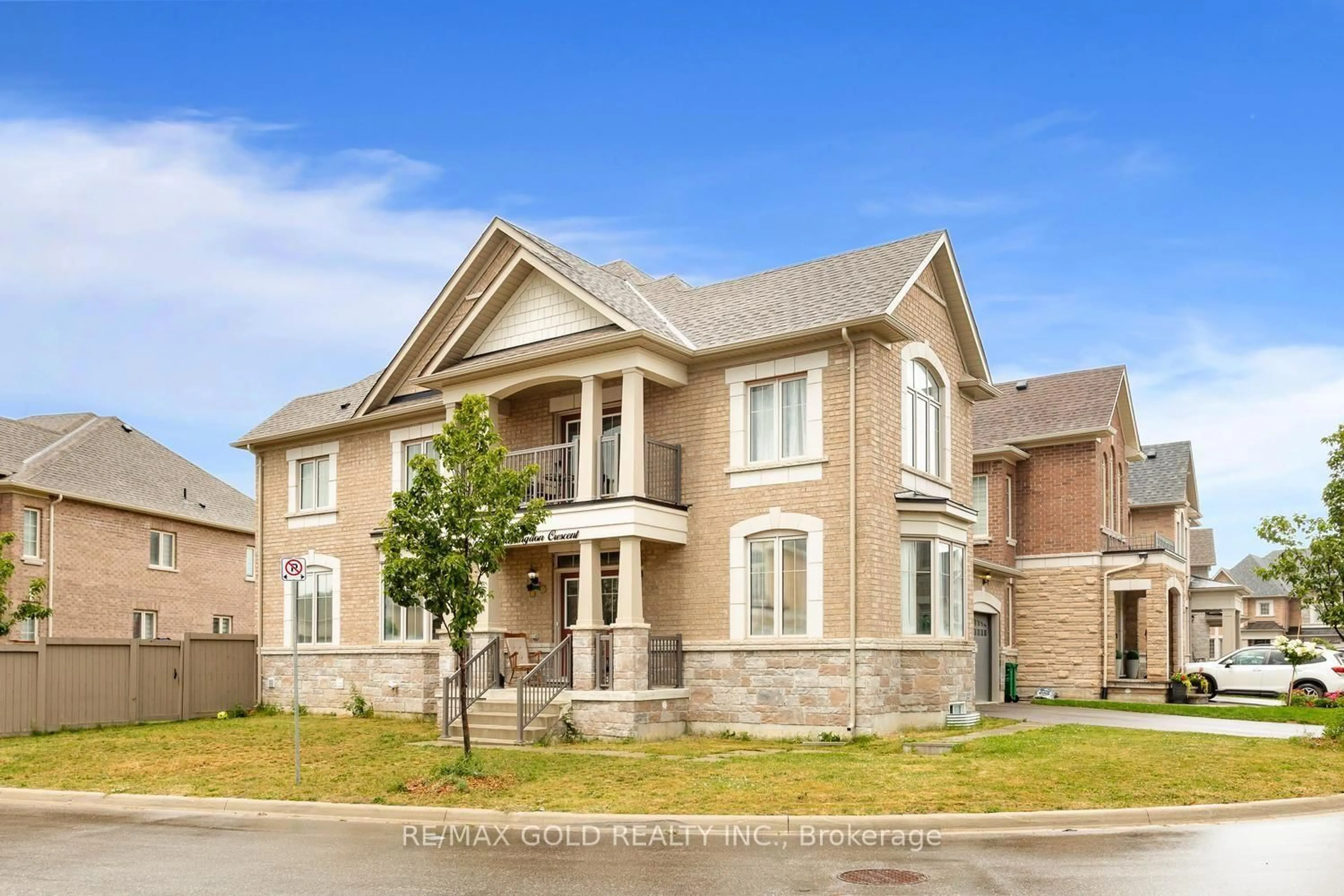 Home with brick exterior material, unknown for 15 Farringdon Cres, Brampton Ontario L7A 4Z5