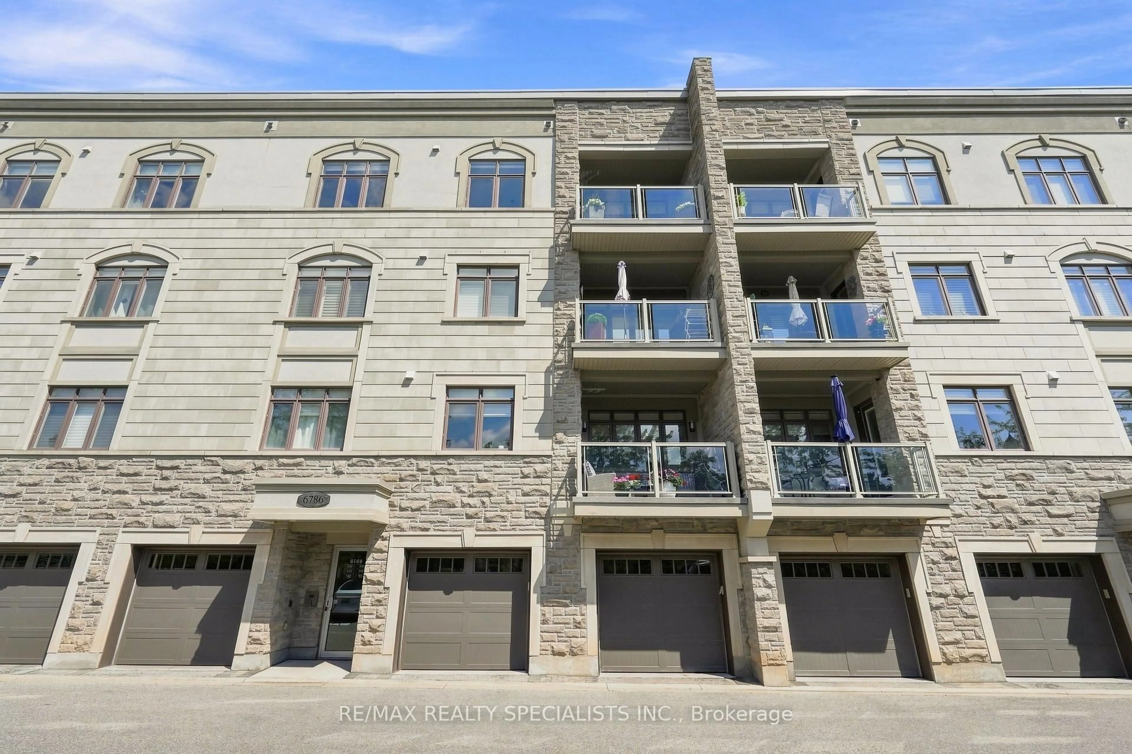 Patio, building for 6786 Mclaughlin Rd #311, Mississauga Ontario L5W 0G6
