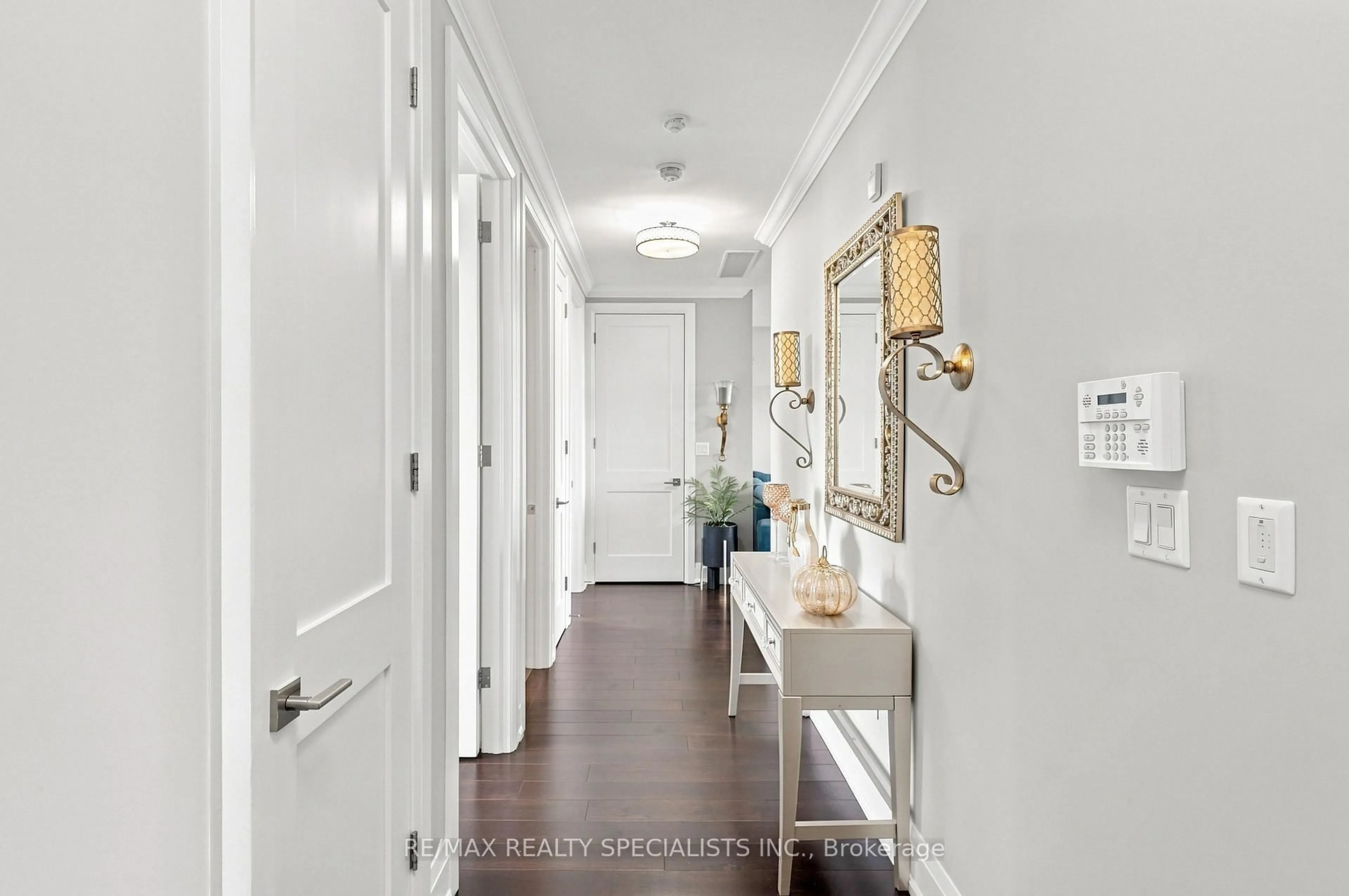 Indoor entryway for 6786 Mclaughlin Rd #311, Mississauga Ontario L5W 0G6