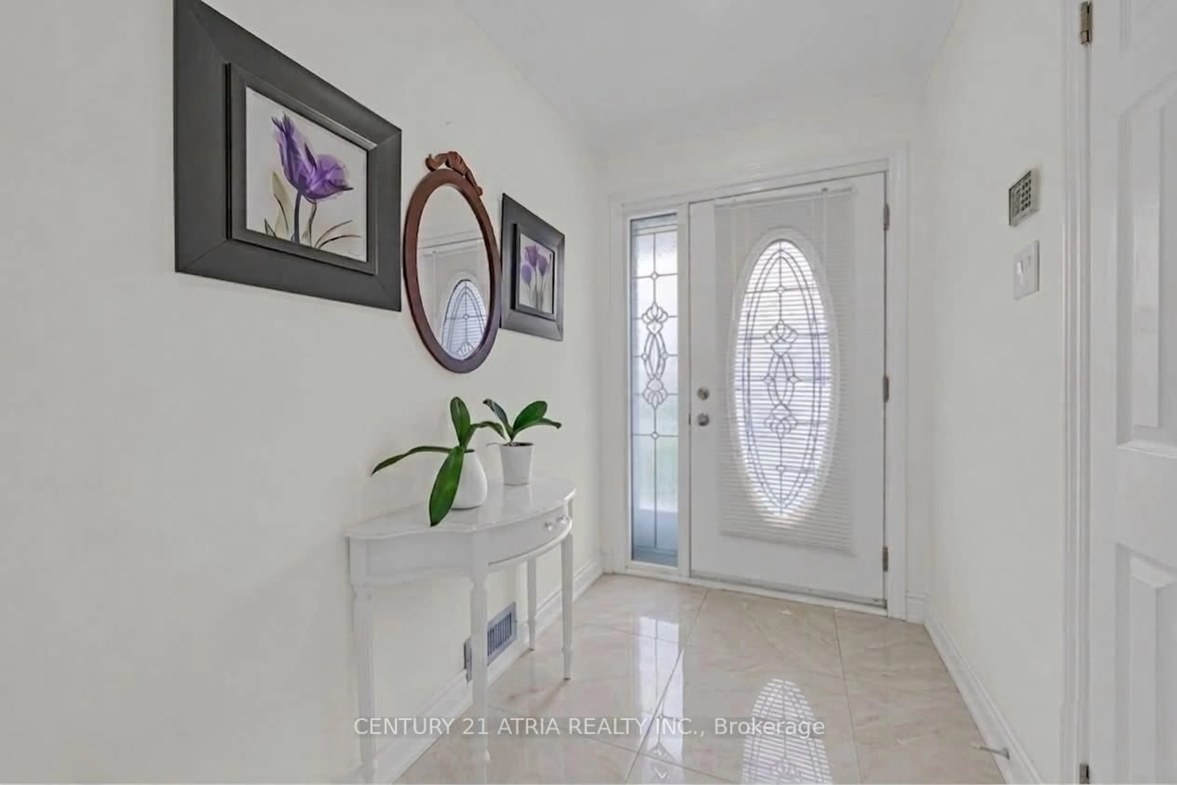 Indoor entryway for 110 Harding Ave, Toronto Ontario M6M 3A6
