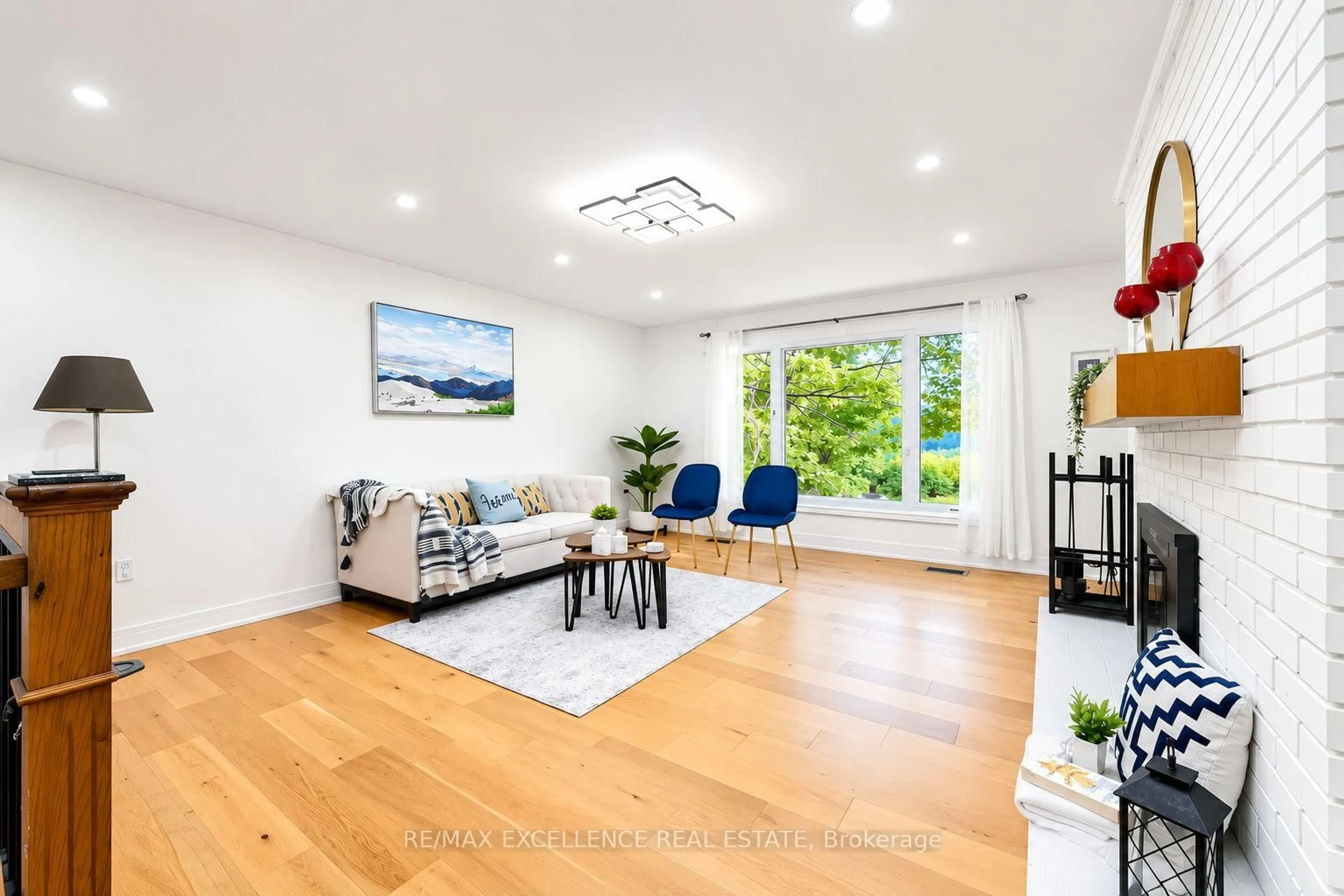 Living room with furniture, wood/laminate floor for 14812 Centreville Creek Rd, Caledon Ontario L7C 3B1