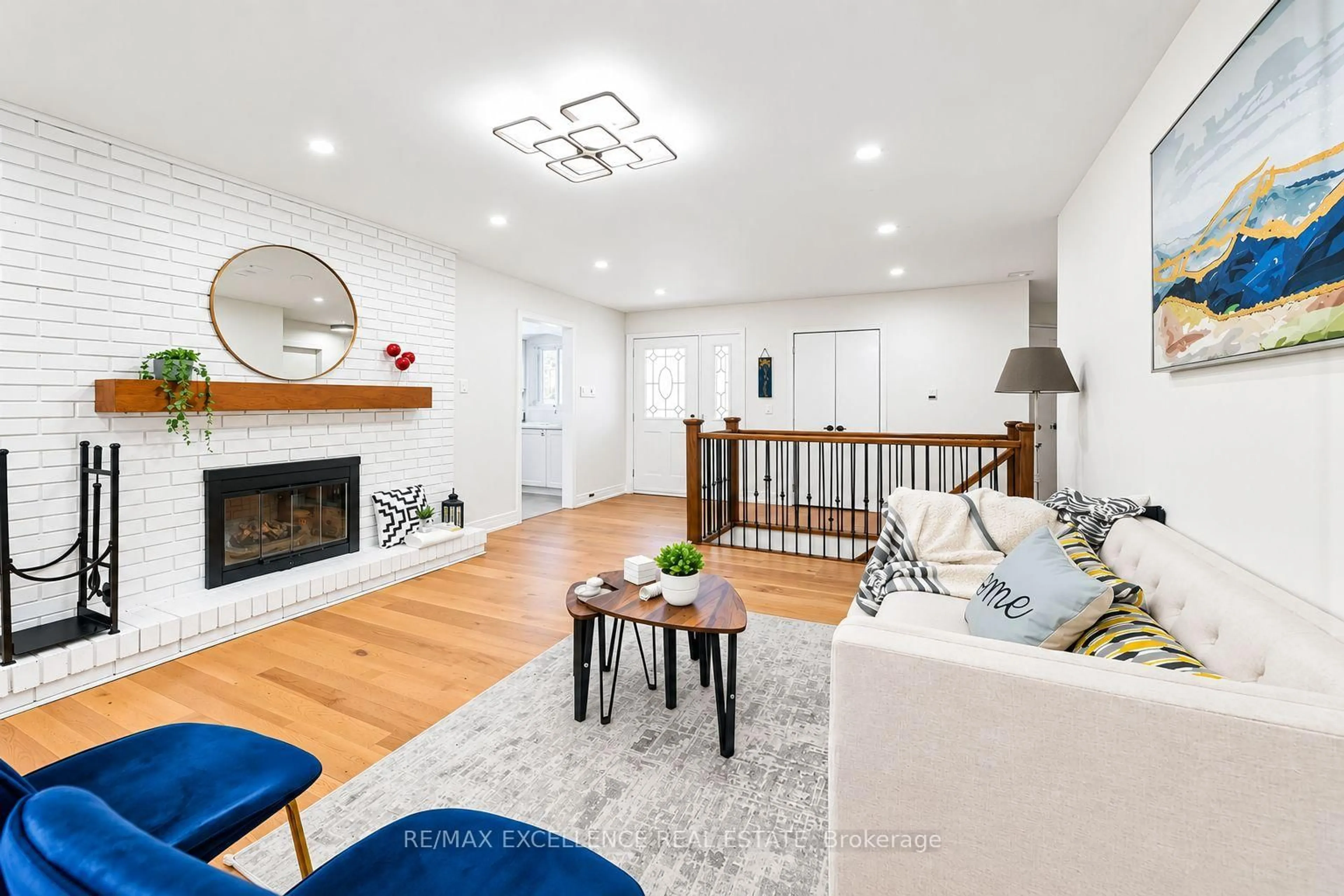 Living room with furniture, unknown for 14812 Centreville Creek Rd, Caledon Ontario L7C 3B1