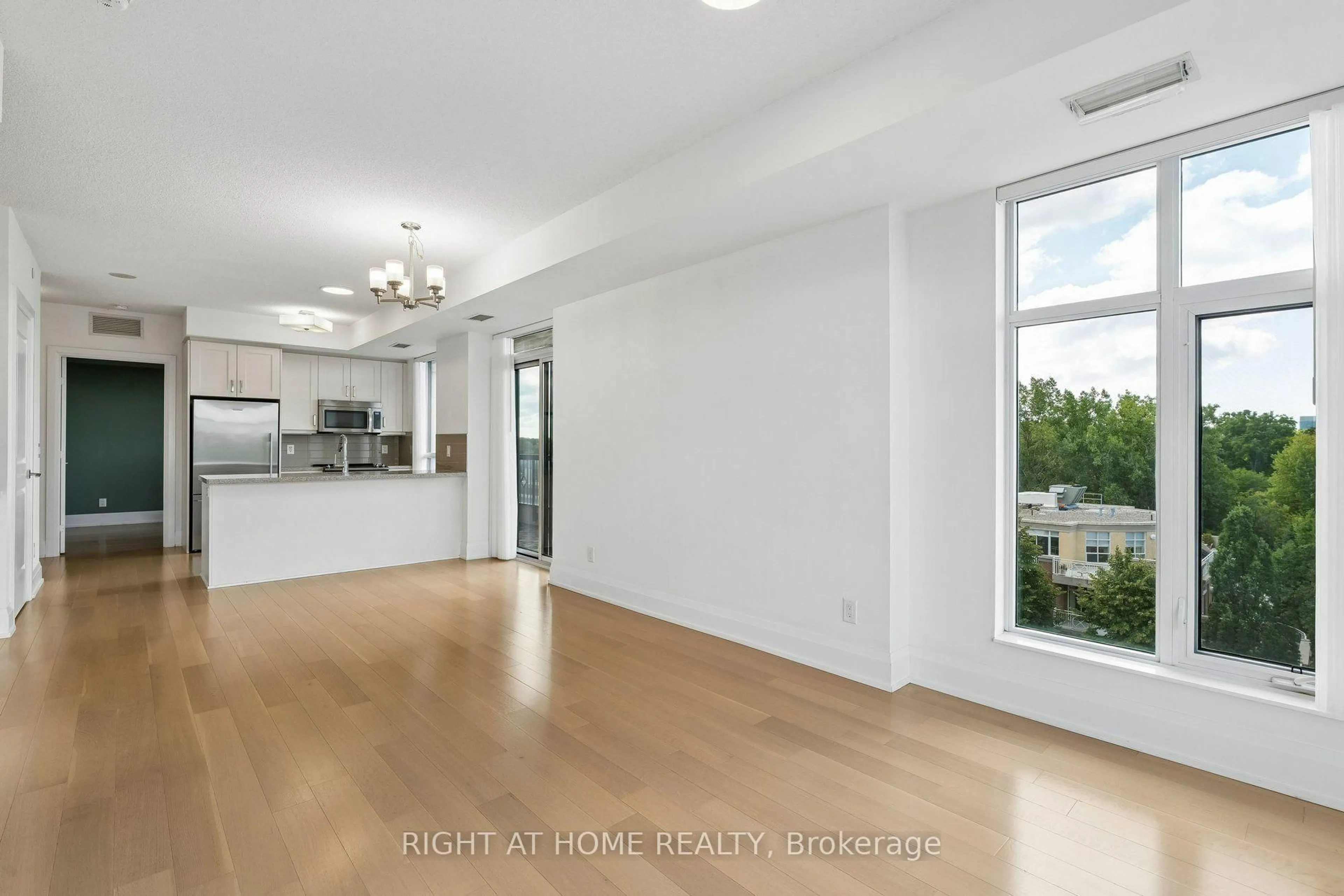 A pic of a room for 2 Old Mill Dr #717, Toronto Ontario M6S 0A2