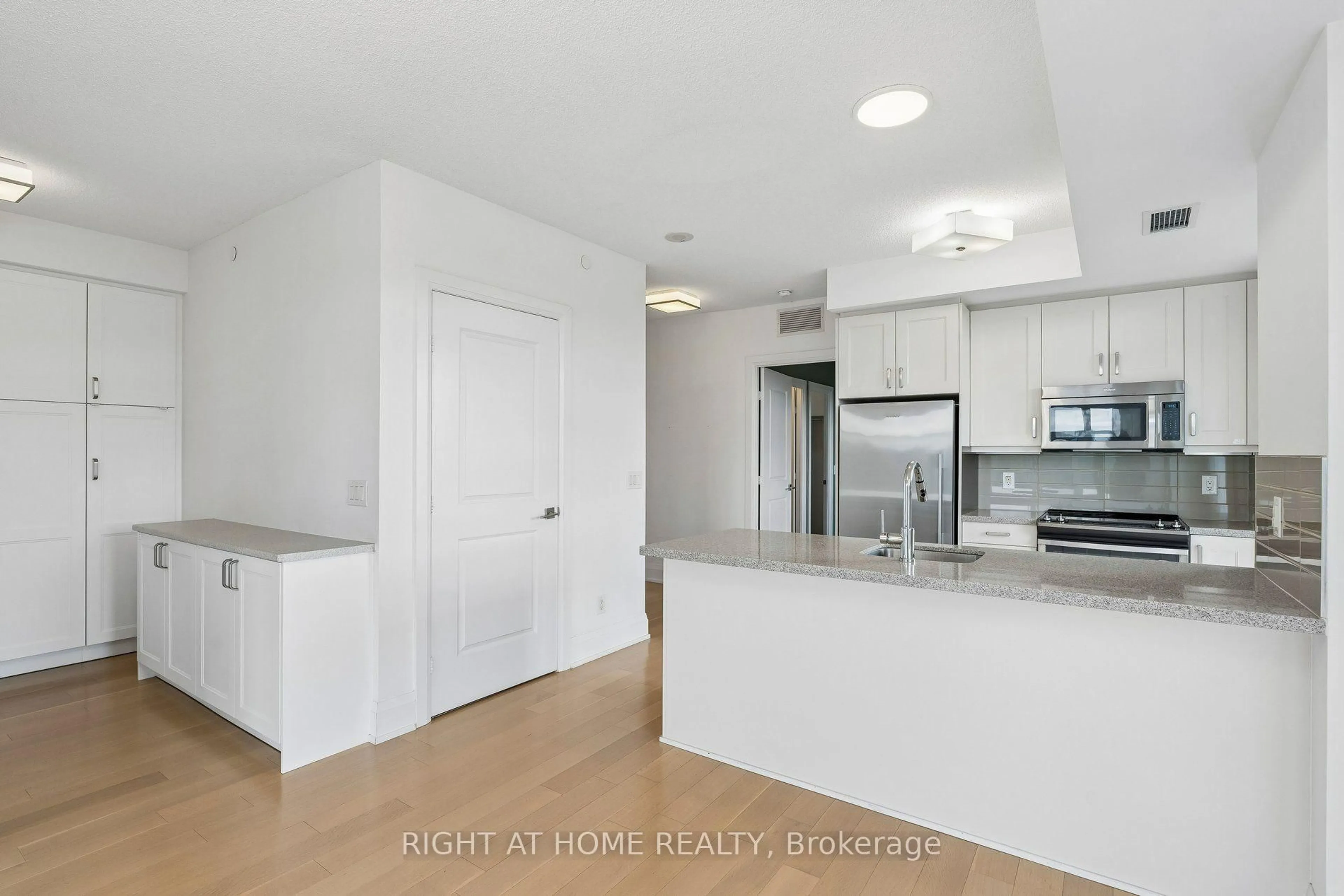 Open concept kitchen, unknown for 2 Old Mill Dr #717, Toronto Ontario M6S 0A2