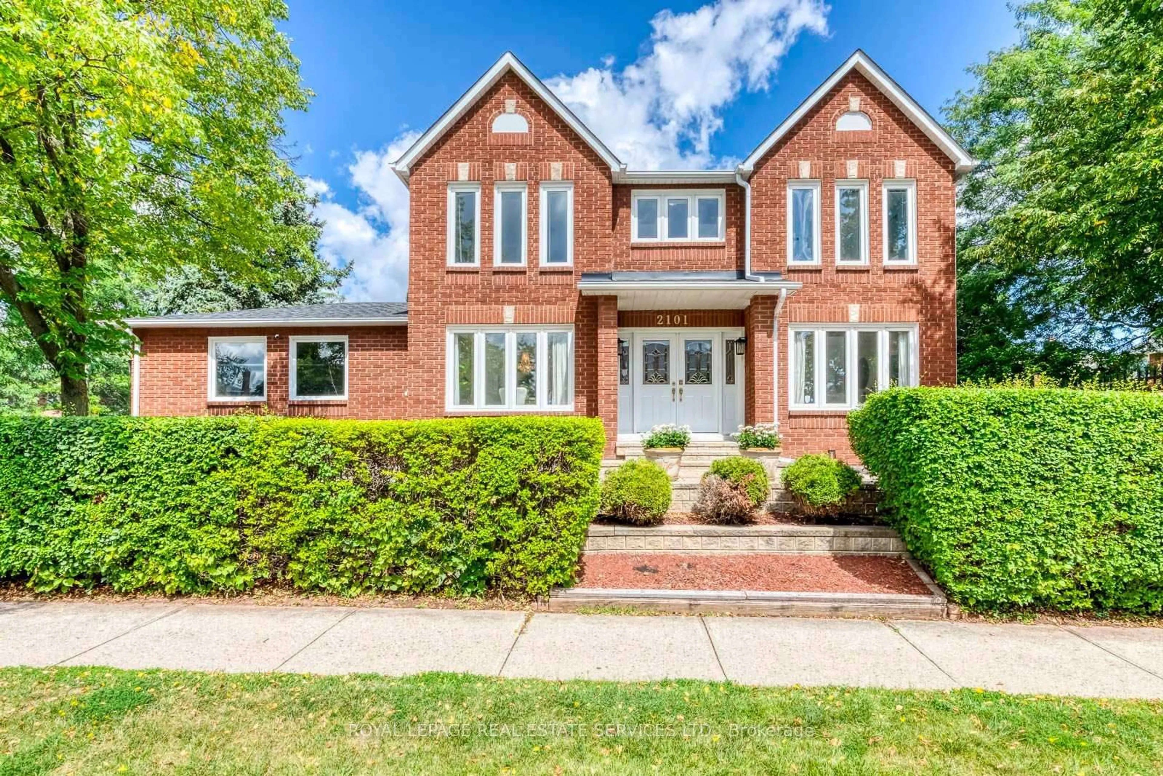 Home with brick exterior material, street for 2101 Galena Cres, Oakville Ontario L6H 4A2