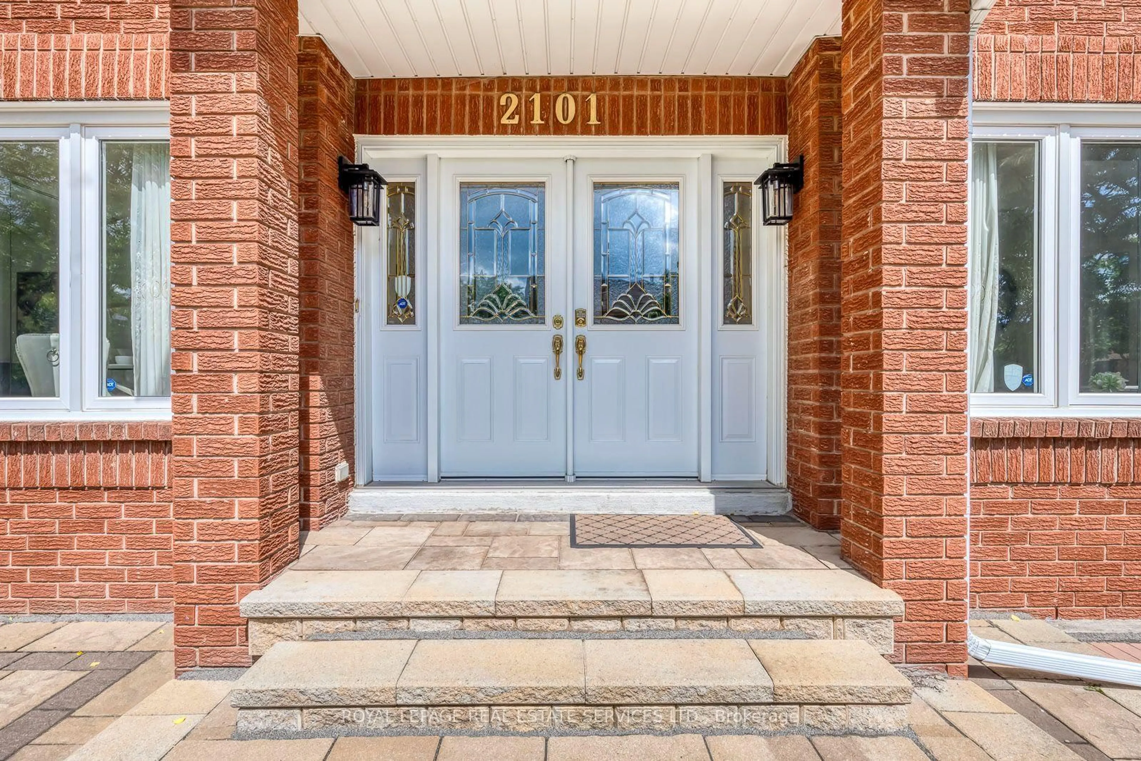 Indoor entryway for 2101 Galena Cres, Oakville Ontario L6H 4A2