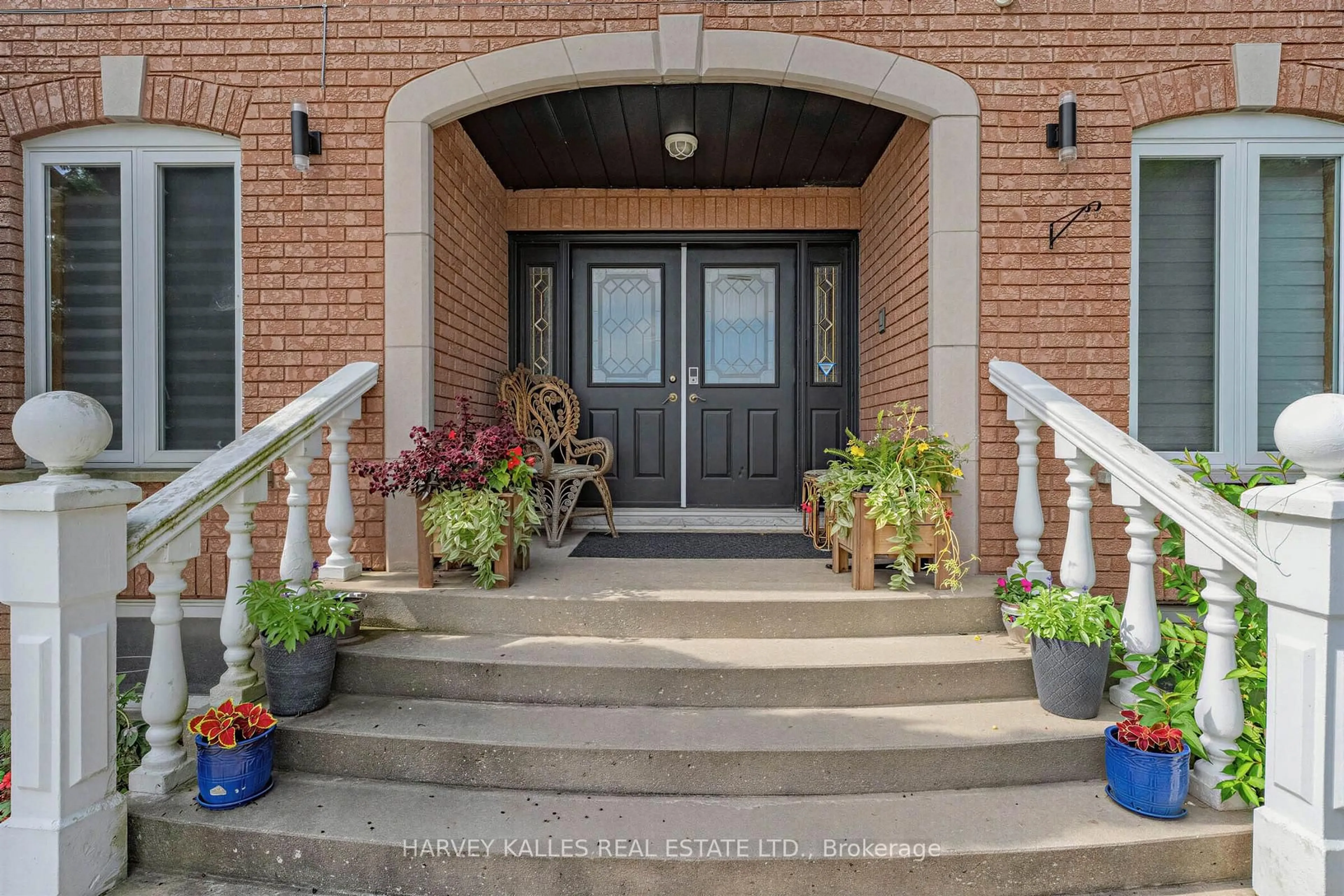 Indoor entryway for 5640 Fifth Line, Milton Ontario L9T 2X8
