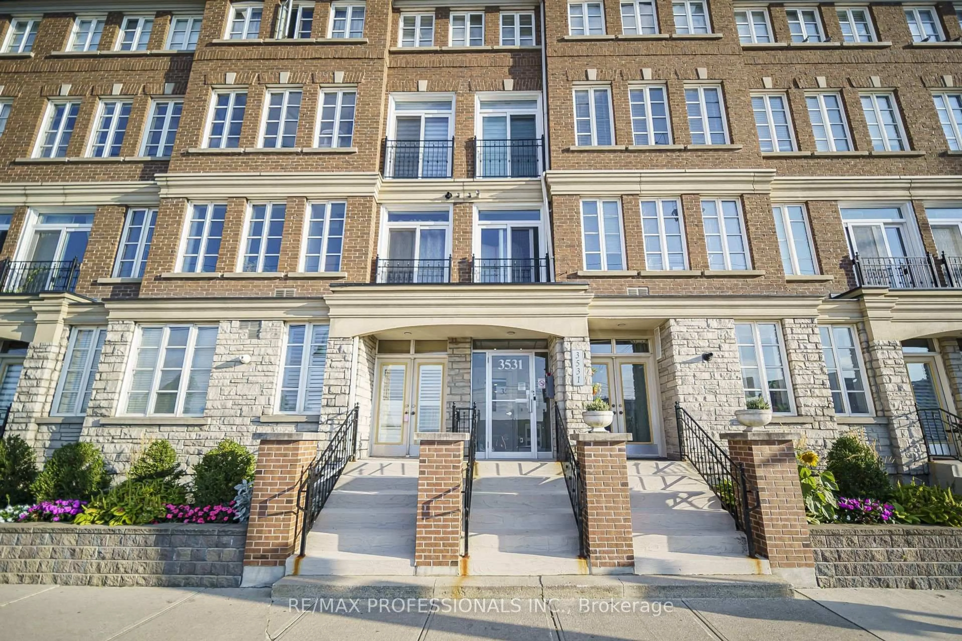 Unknown for 3531 Lake Shore Blvd #211, Toronto Ontario M8W 1P4