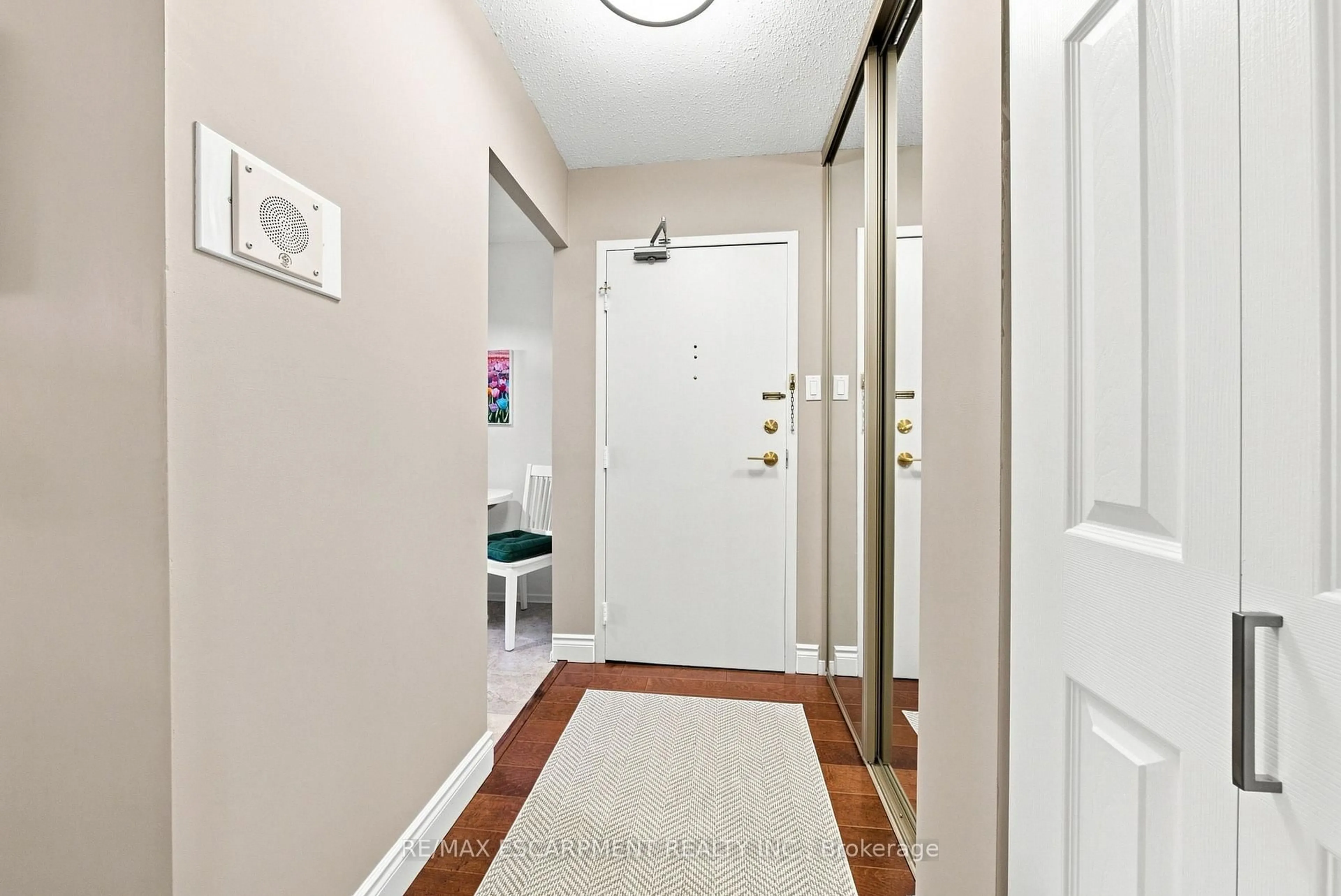 Indoor entryway for 2055 UPPER MIDDLE Rd #1507, Burlington Ontario L7P 3P4