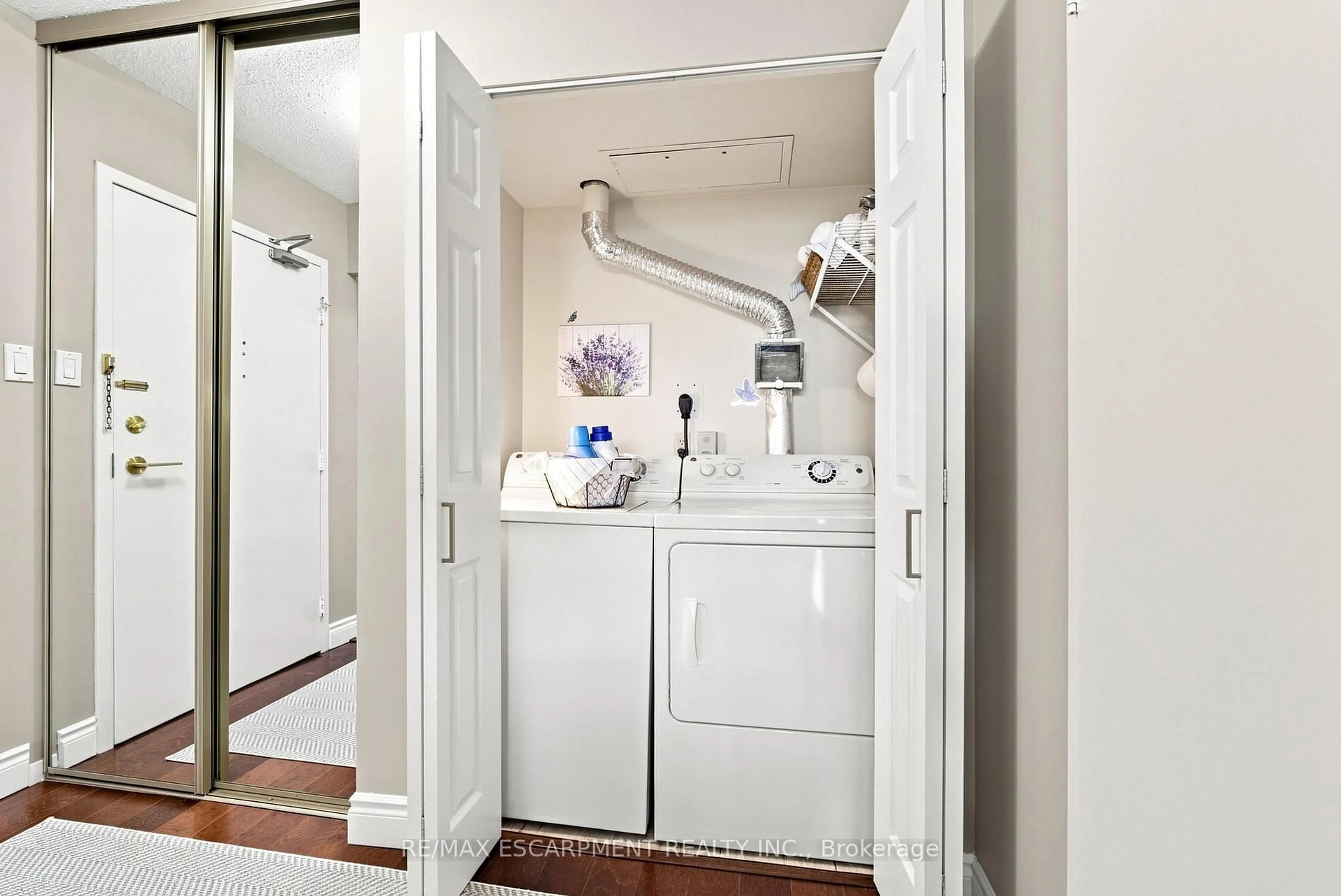 Laundry room for 2055 UPPER MIDDLE Rd #1507, Burlington Ontario L7P 3P4
