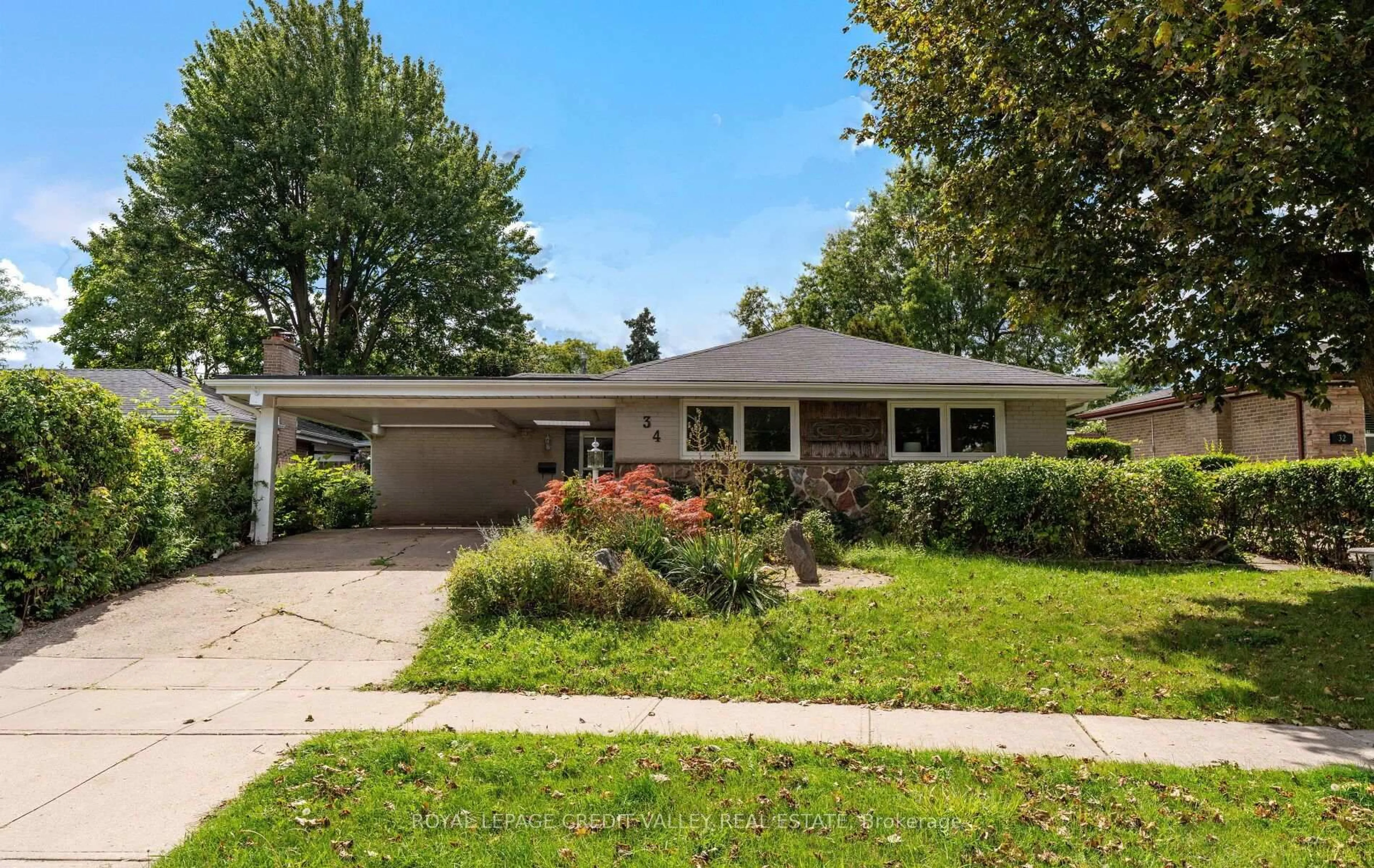 Home with vinyl exterior material, street for 34 Abbey Rd, Brampton Ontario L6W 2T8
