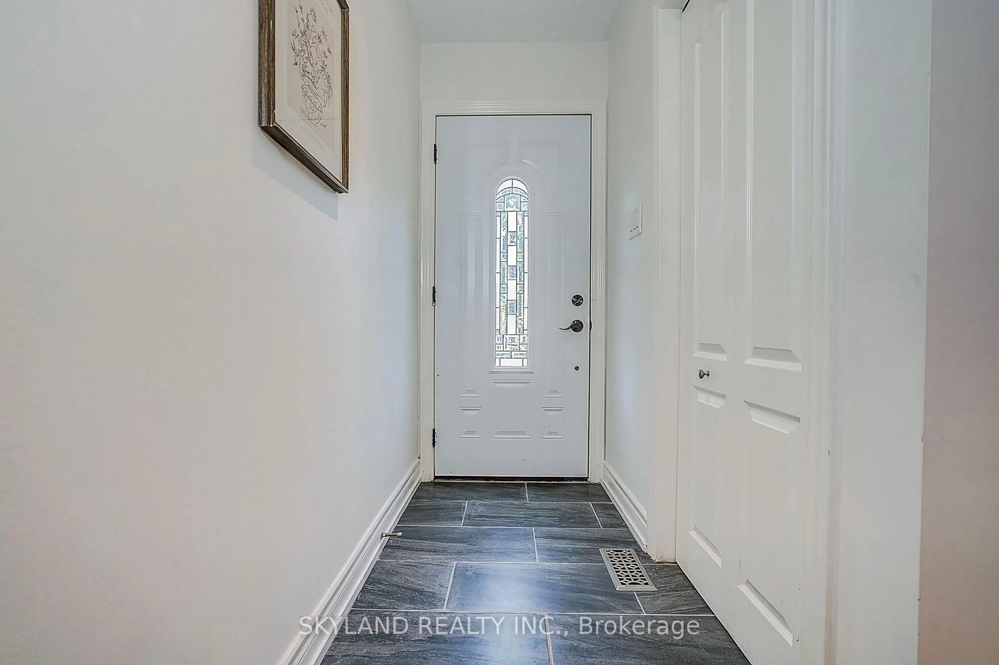 Indoor entryway for 759 Shaw St, Toronto Ontario M6G 3L9
