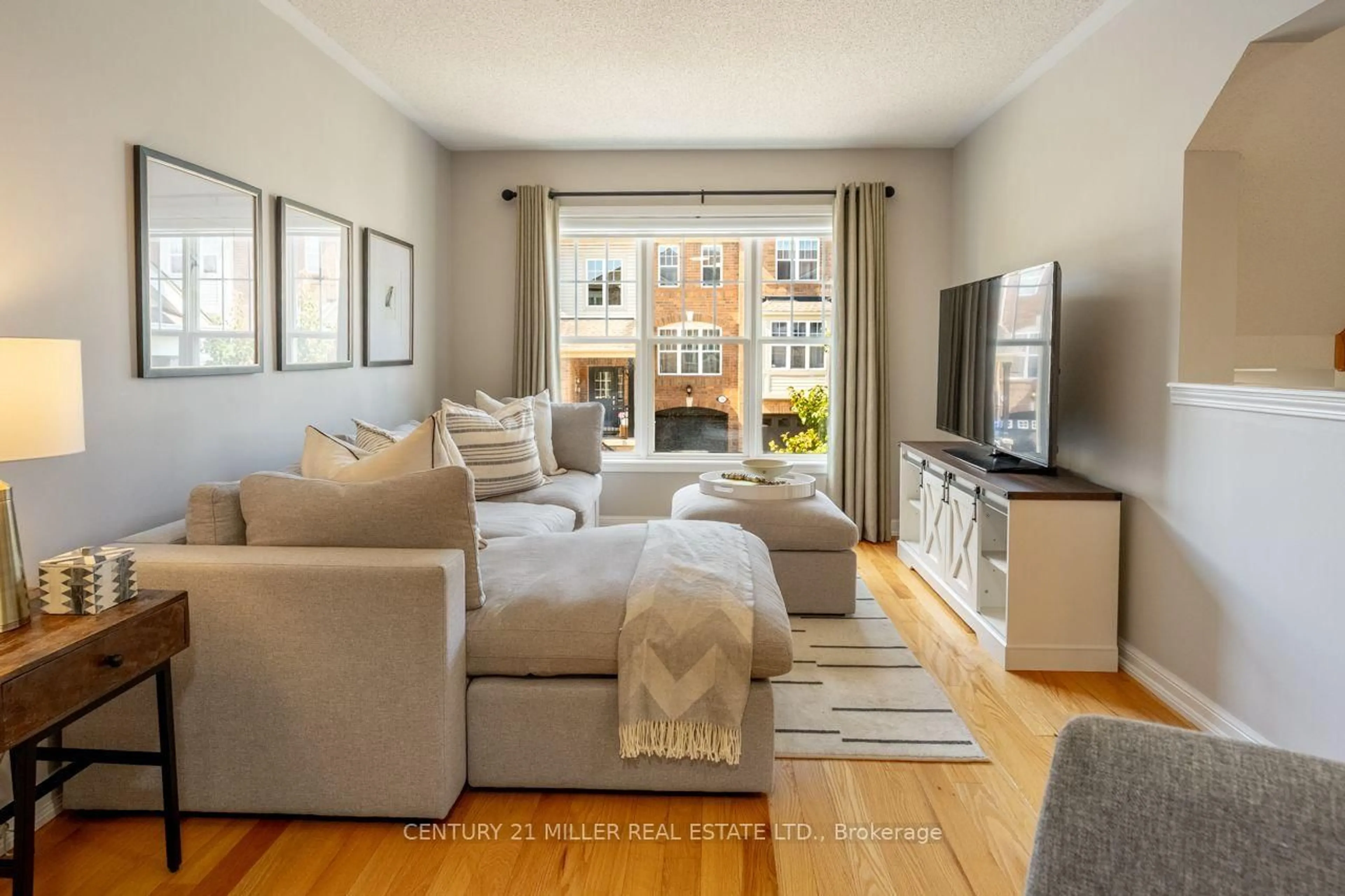 Living room with furniture, unknown for 69 Seed House Lane, Halton Hills Ontario L7G 6K4