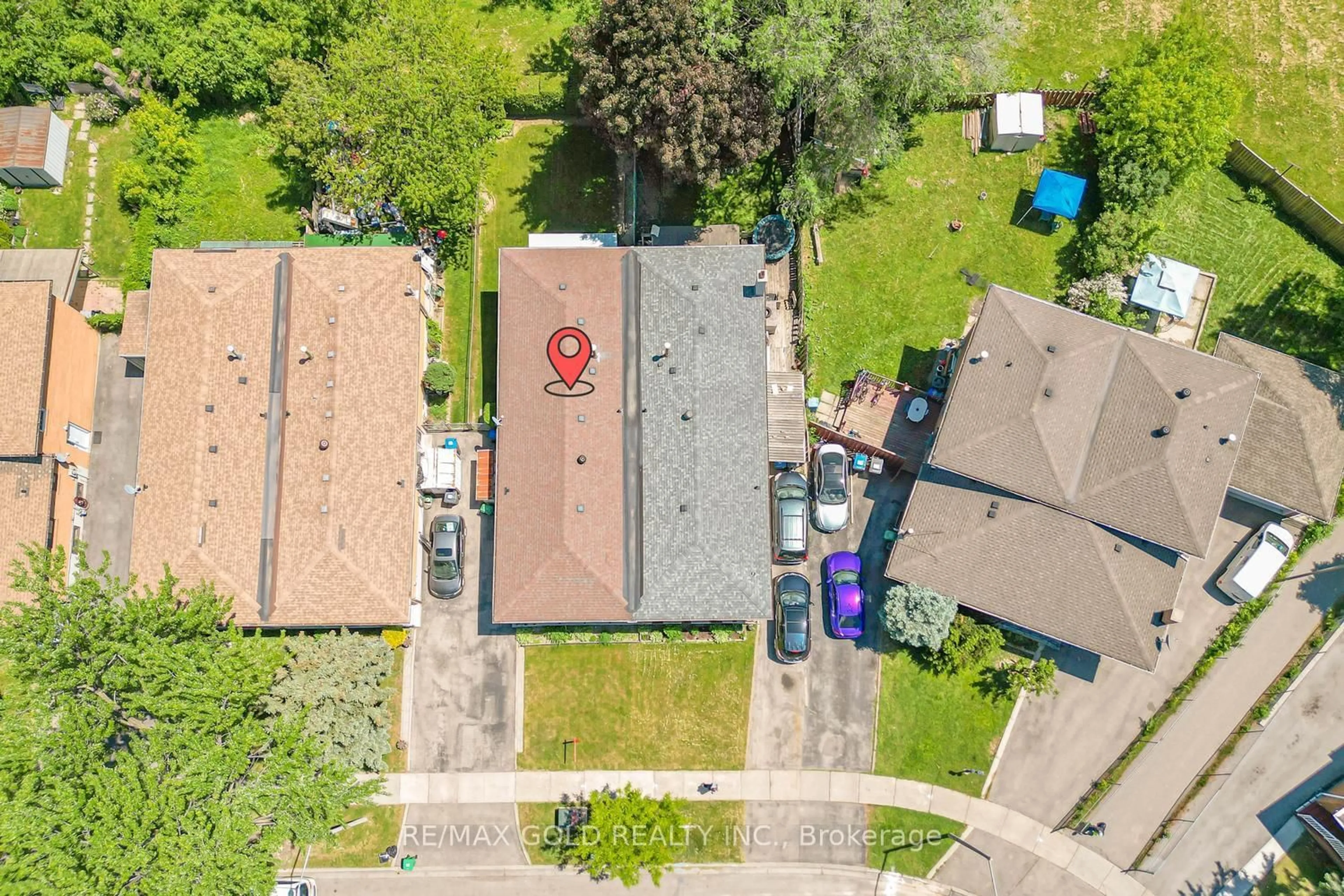 A pic from outside/outdoor area/front of a property/back of a property/a pic from drone, street for 7488 Discus Cres, Mississauga Ontario L4T 2V3