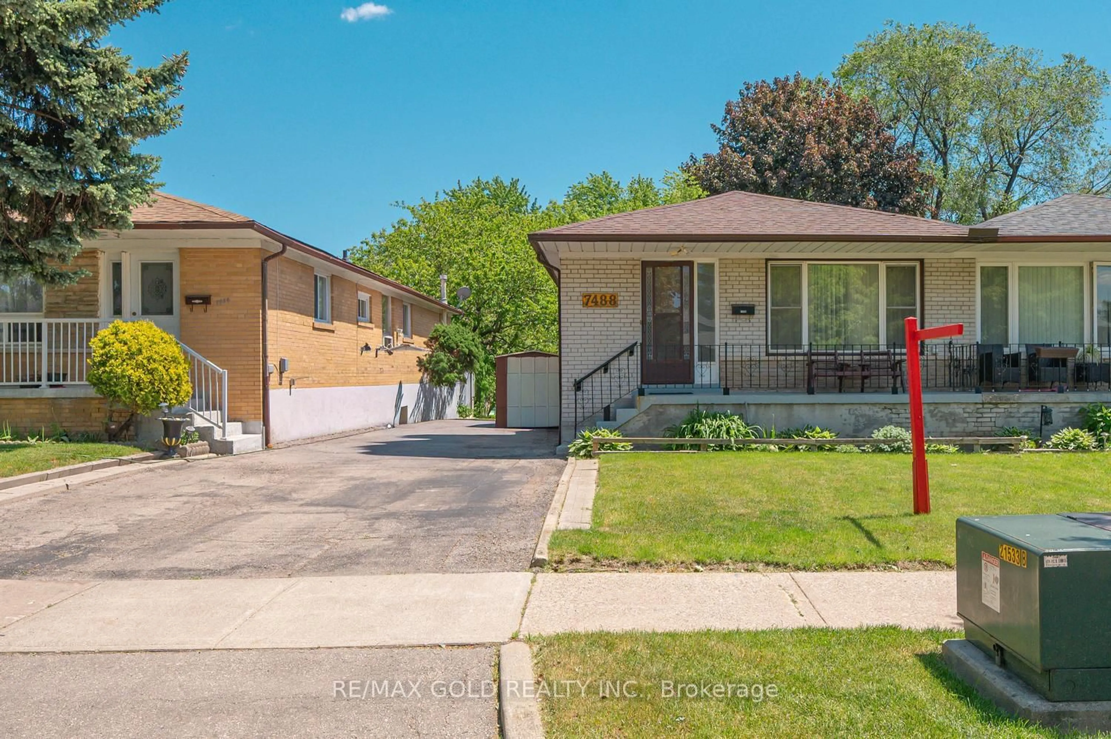 Unknown for 7488 Discus Cres, Mississauga Ontario L4T 2V3