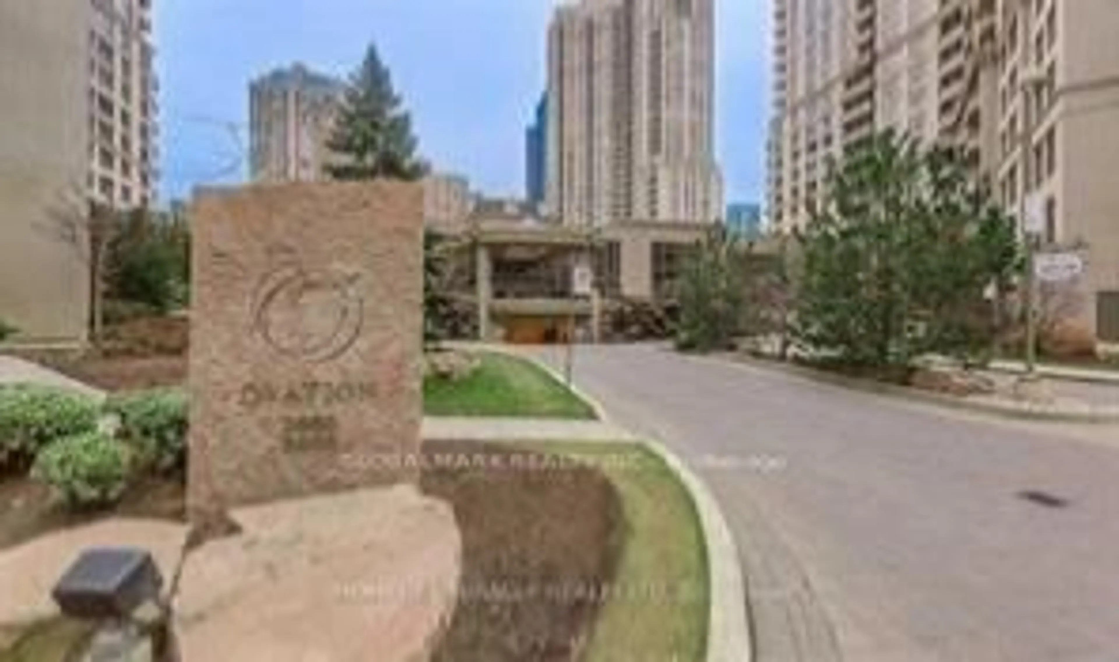 Patio, street for 3880 duke of york Blvd #Ph2, Mississauga Ontario L5B 4M7