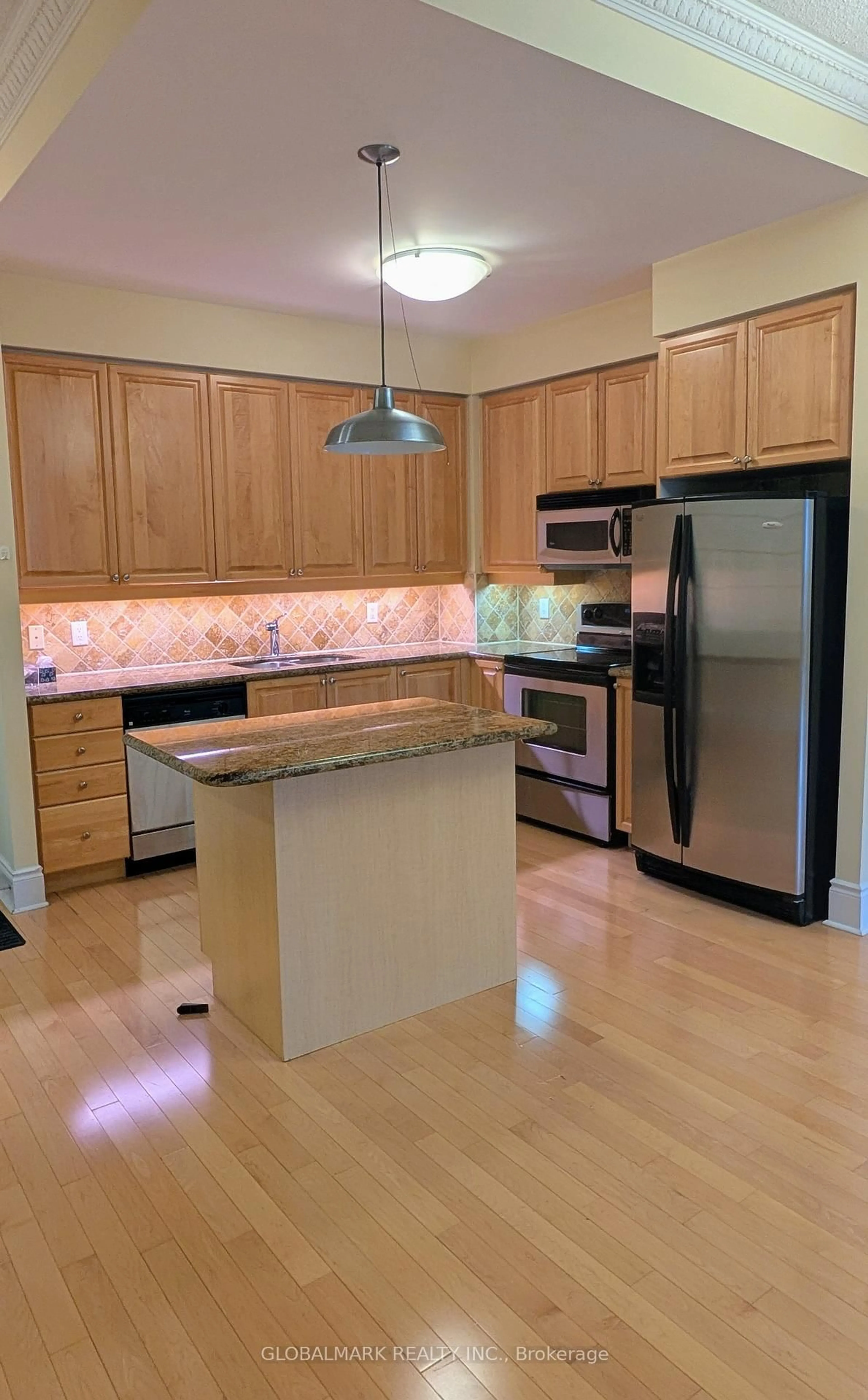 Unknown for 3880 duke of york Blvd #Ph2, Mississauga Ontario L5B 4M7