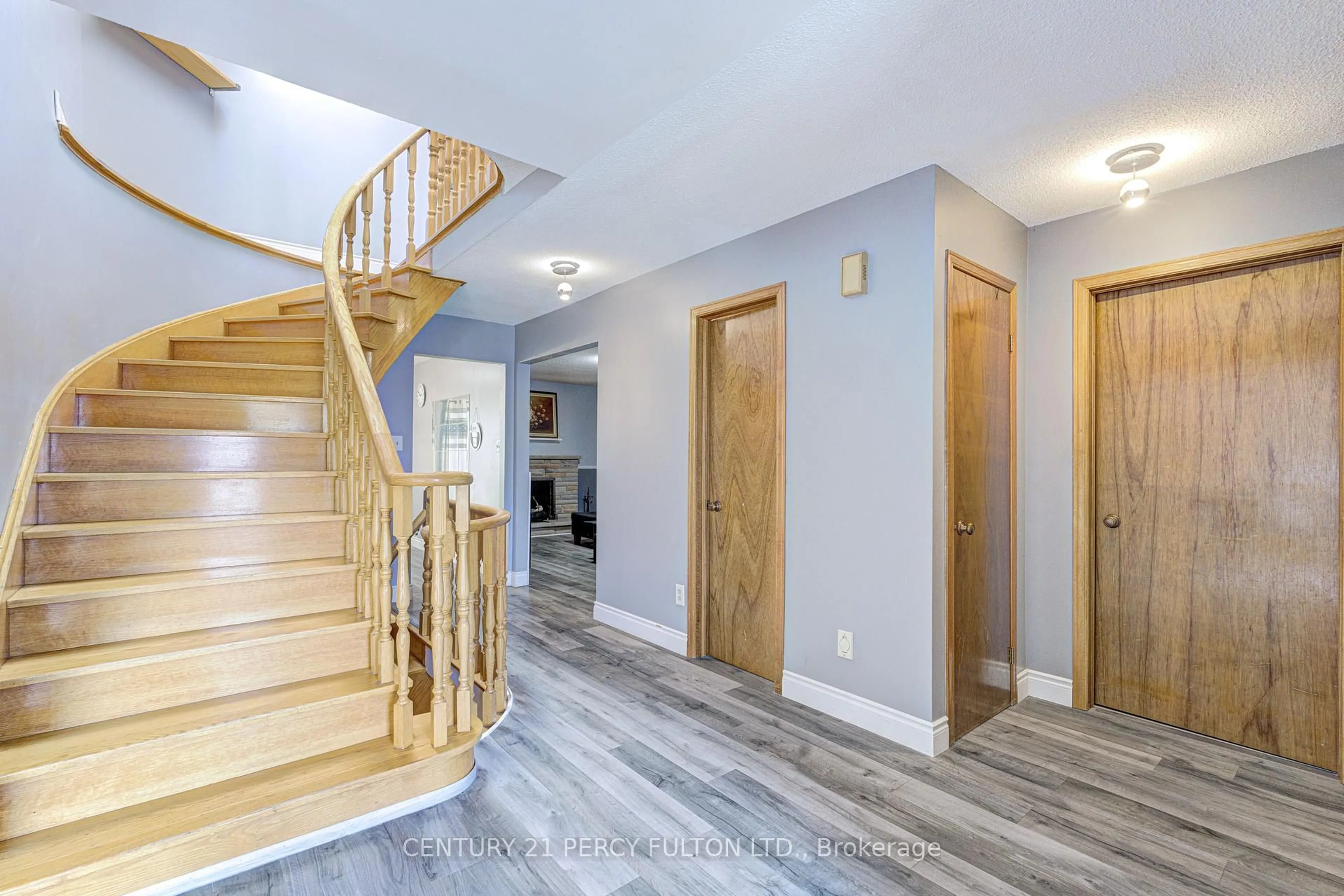 Unknown for 1042 Wetherby Lane, Mississauga Ontario L4W 4R8