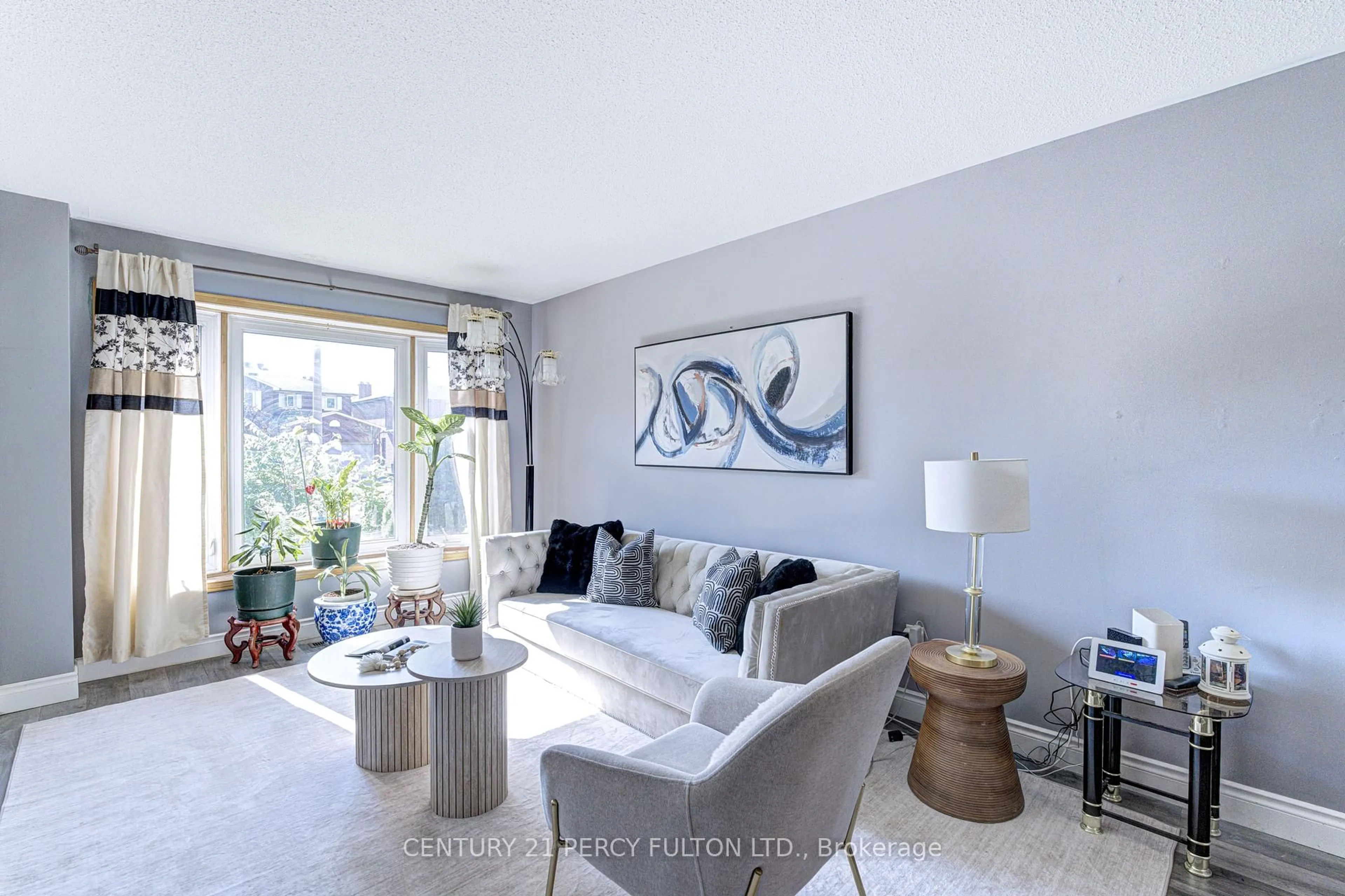 Living room with furniture, unknown for 1042 Wetherby Lane, Mississauga Ontario L4W 4R8