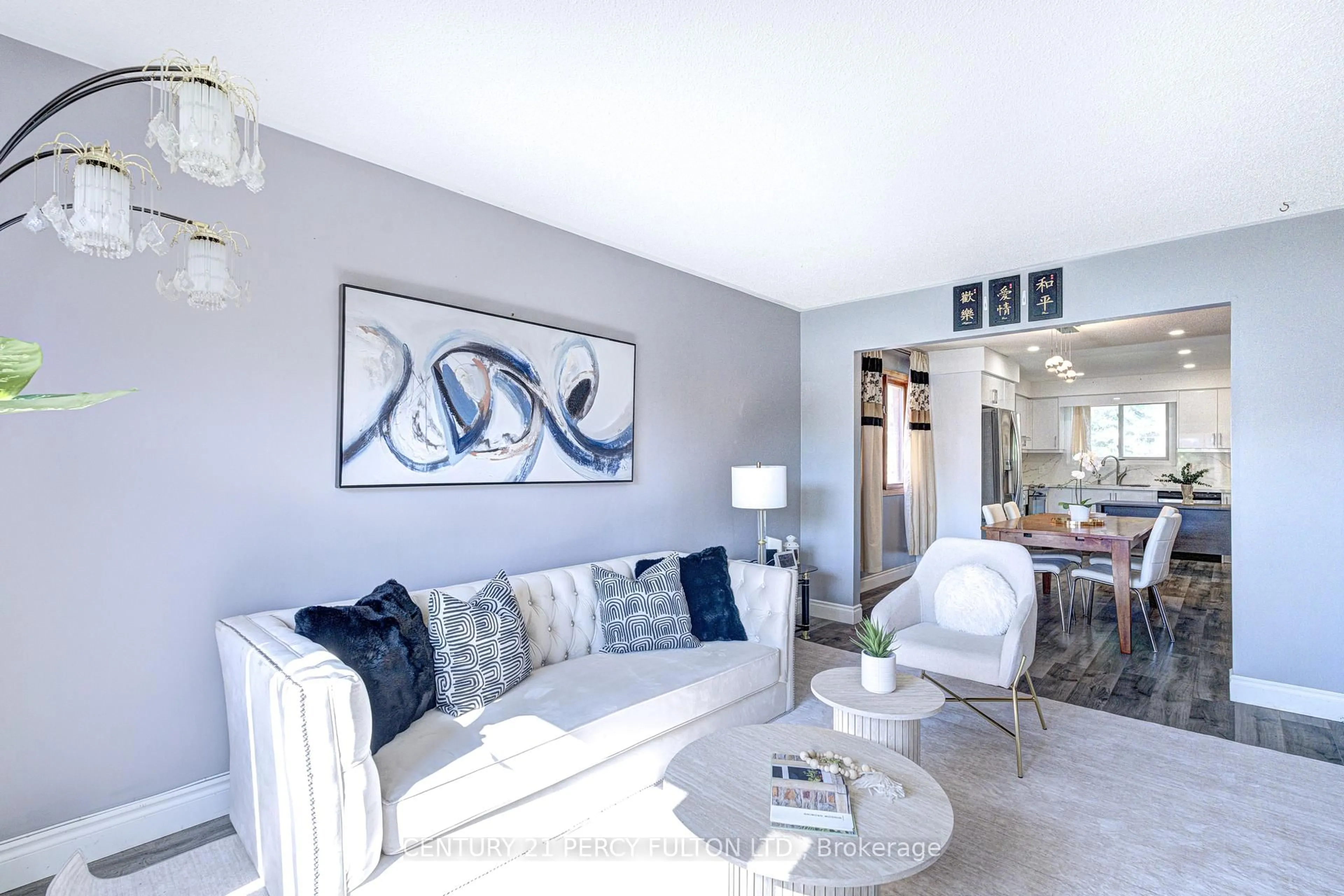 Living room with furniture, unknown for 1042 Wetherby Lane, Mississauga Ontario L4W 4R8