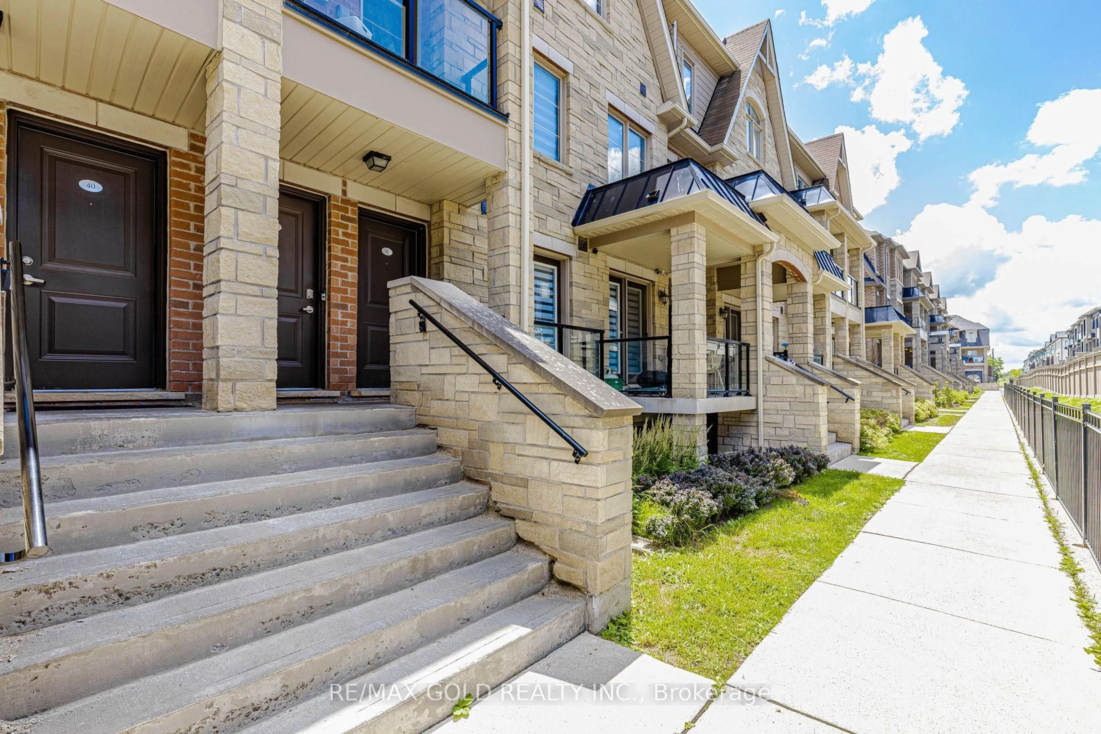 Home with brick exterior material, street for 200 Veterans Dr ## 40, Brampton Ontario L7A 4S6