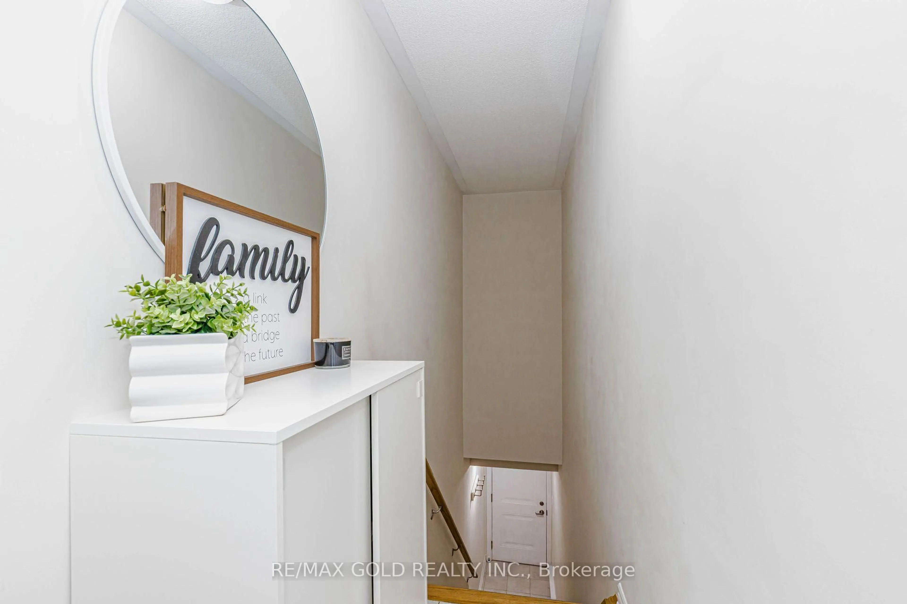 Indoor entryway for 200 Veterans Dr ## 40, Brampton Ontario L7A 4S6