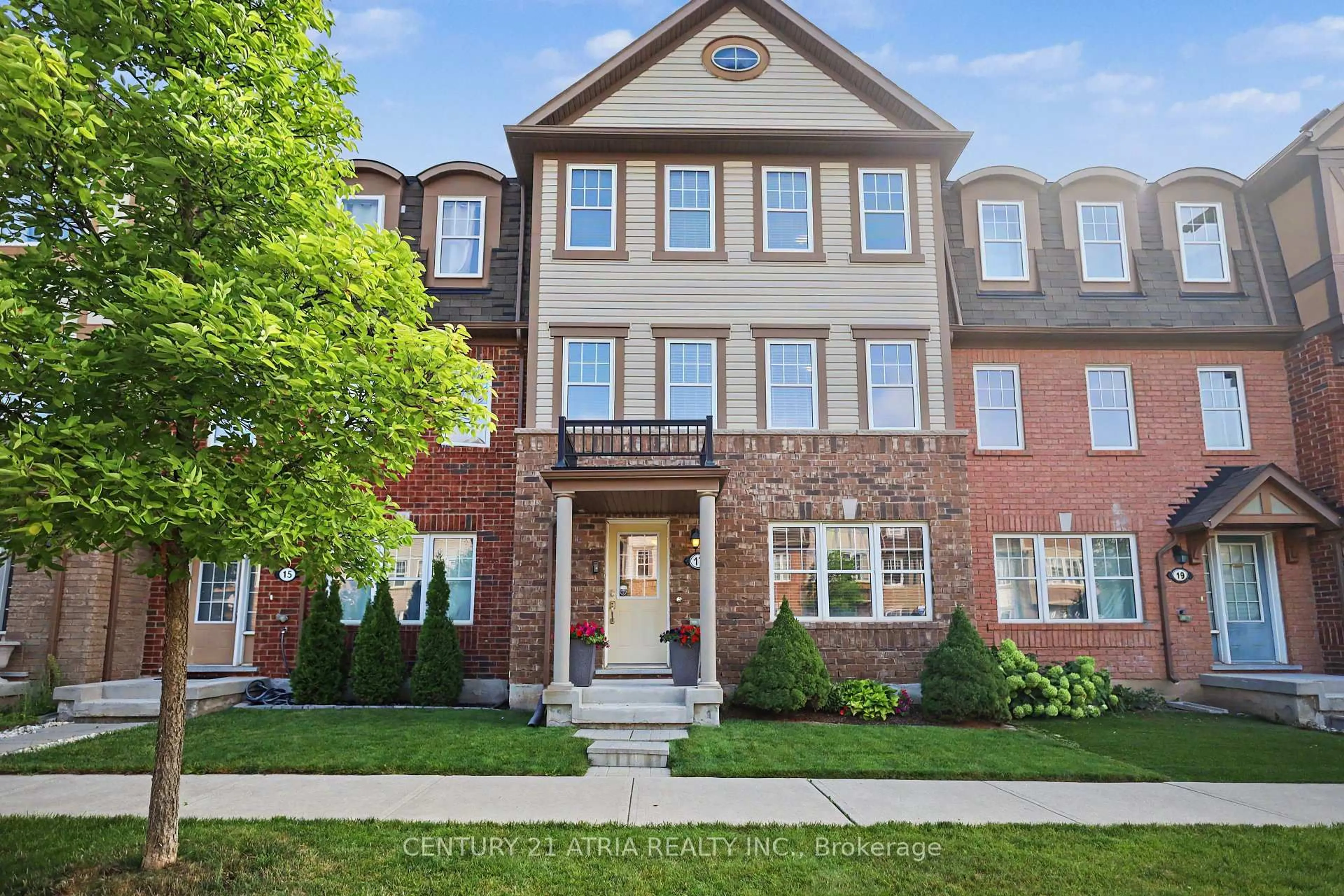 Home with brick exterior material, street for 17 Crossbill Rd, Brampton Ontario L7A 3Z5