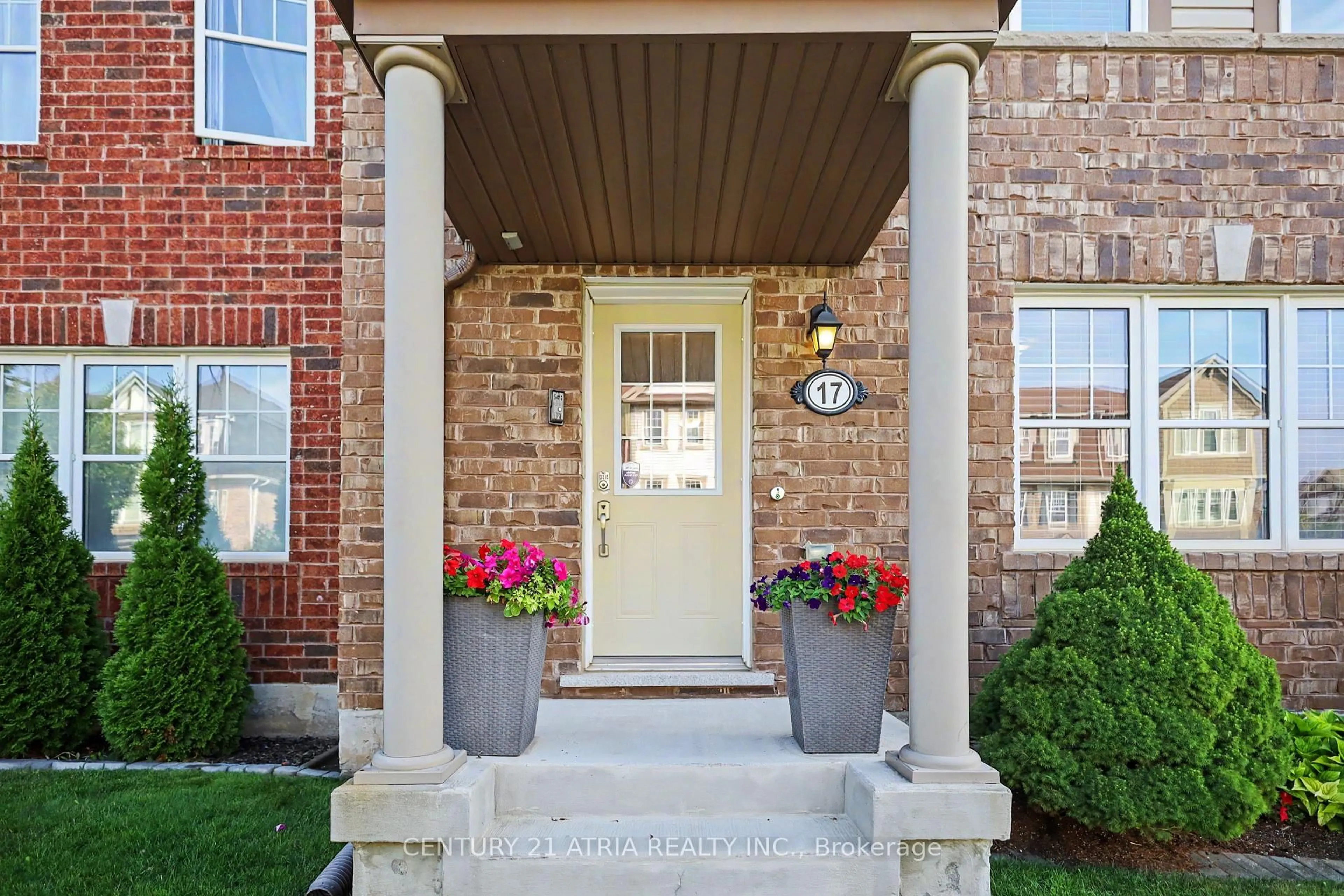 Indoor entryway for 17 Crossbill Rd, Brampton Ontario L7A 3Z5