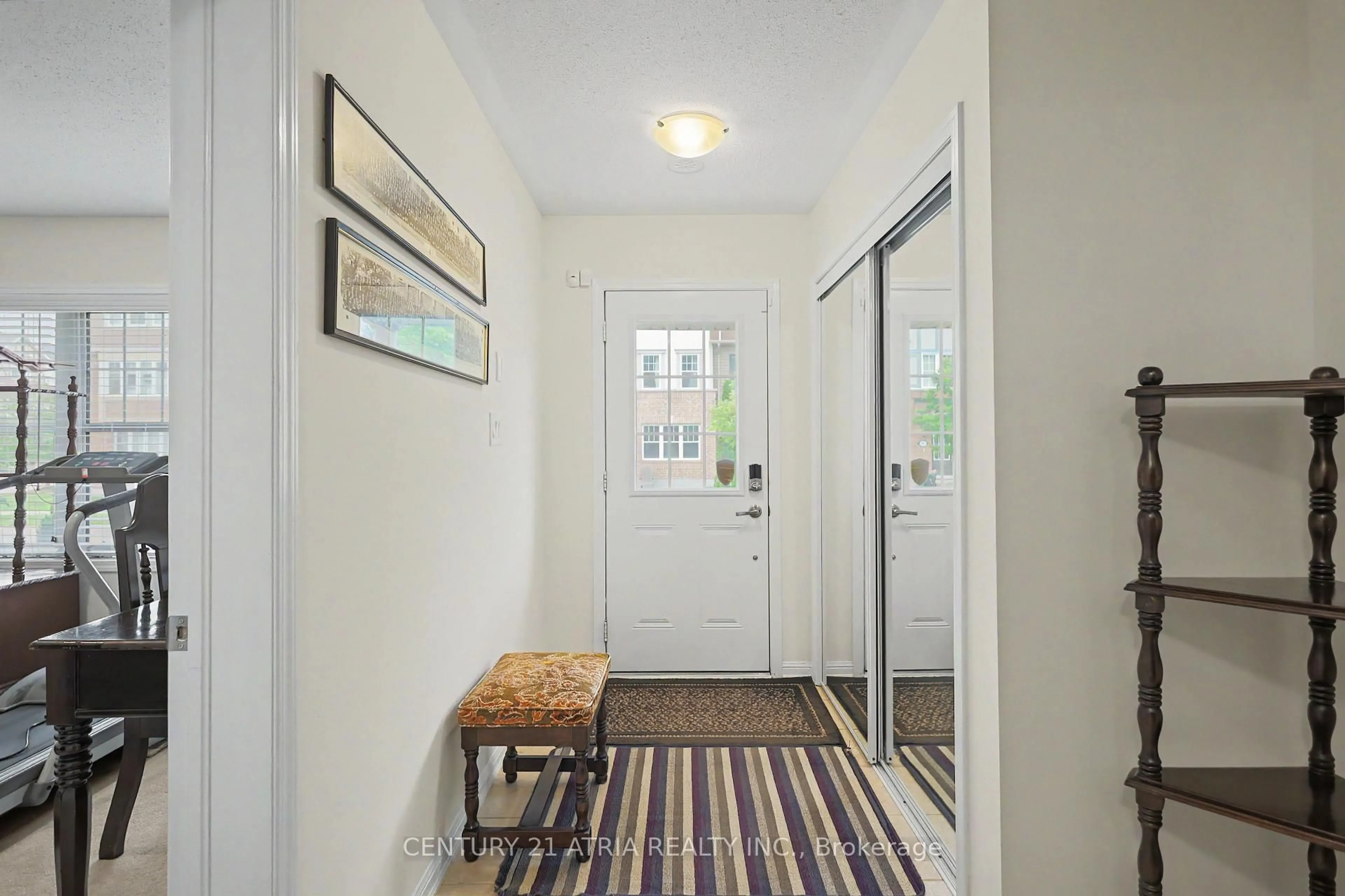 Indoor entryway for 17 Crossbill Rd, Brampton Ontario L7A 3Z5