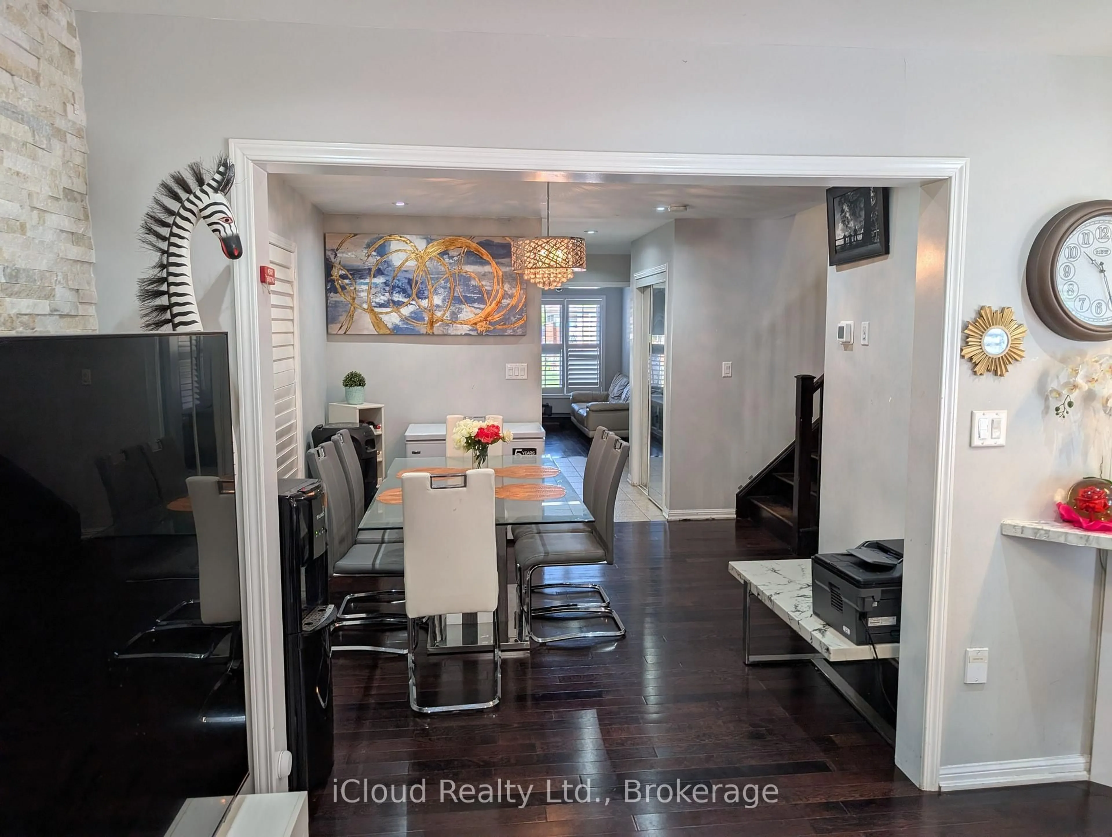 Indoor entryway for 13 Agricola Rd, Brampton Ontario L7A 0V1