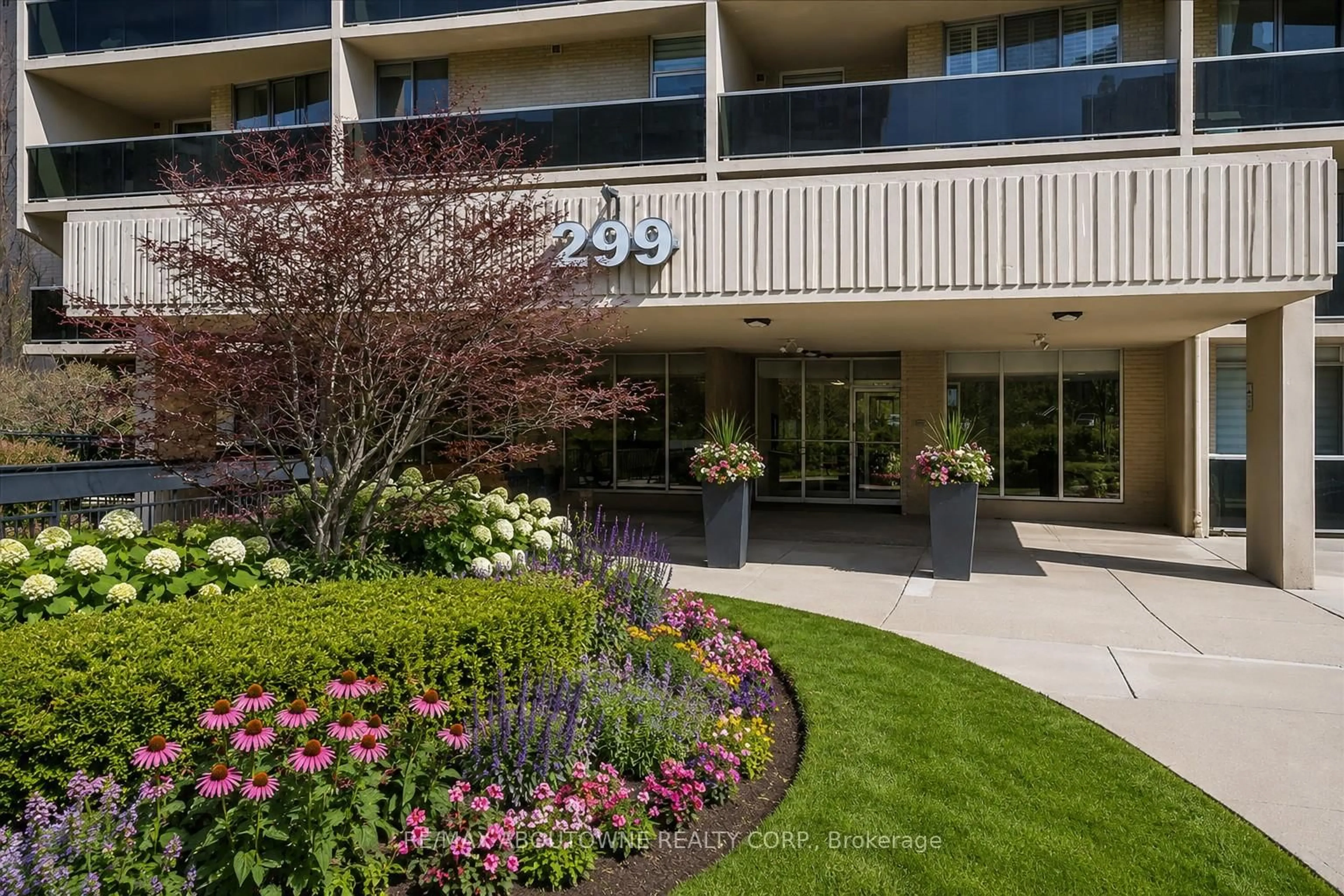 Patio, street for 299 Mill Rd #1801, Toronto Ontario M9C 4V9