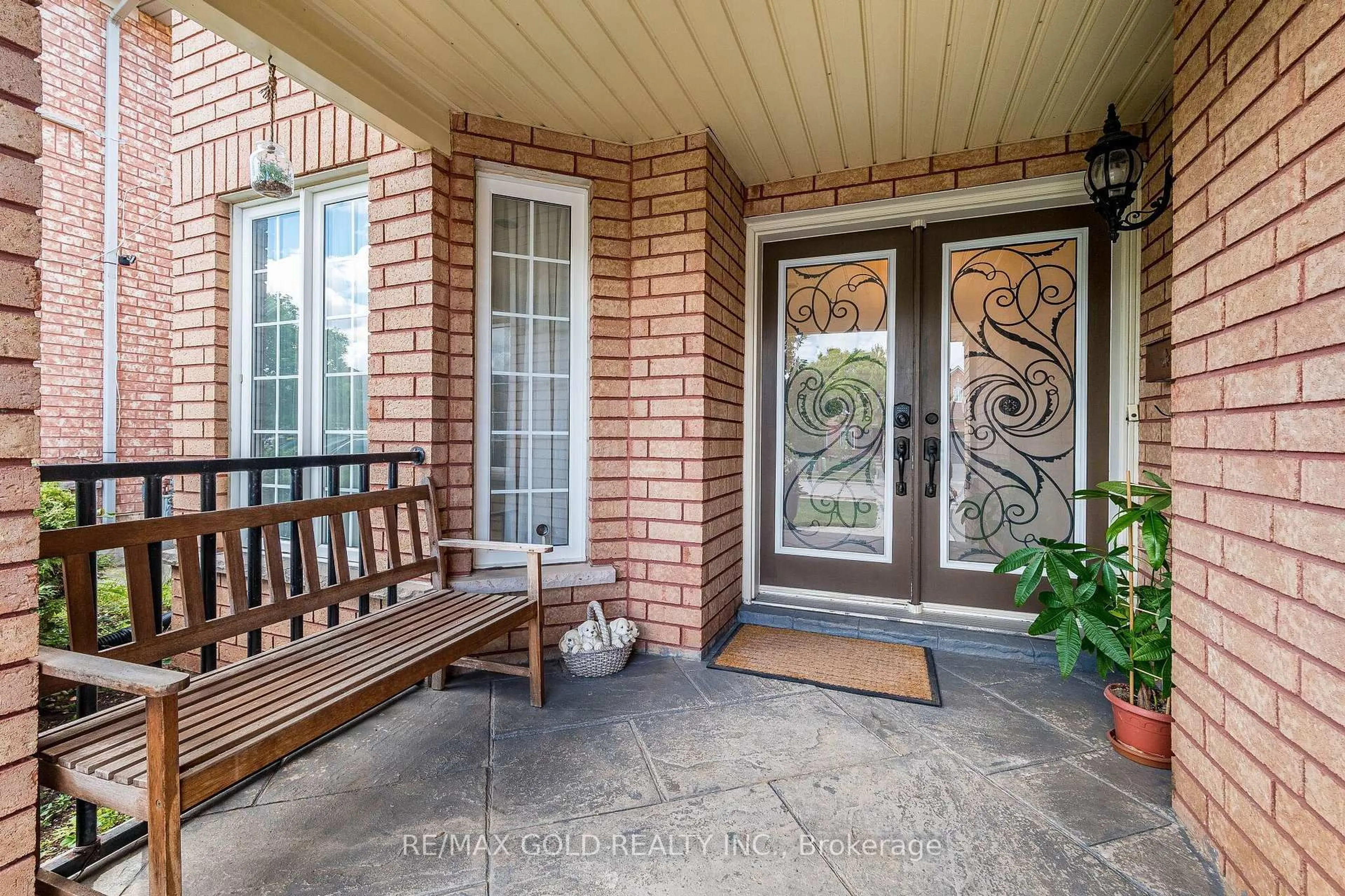 Indoor entryway for 58 Springtown Tr, Brampton Ontario L6R 2C9