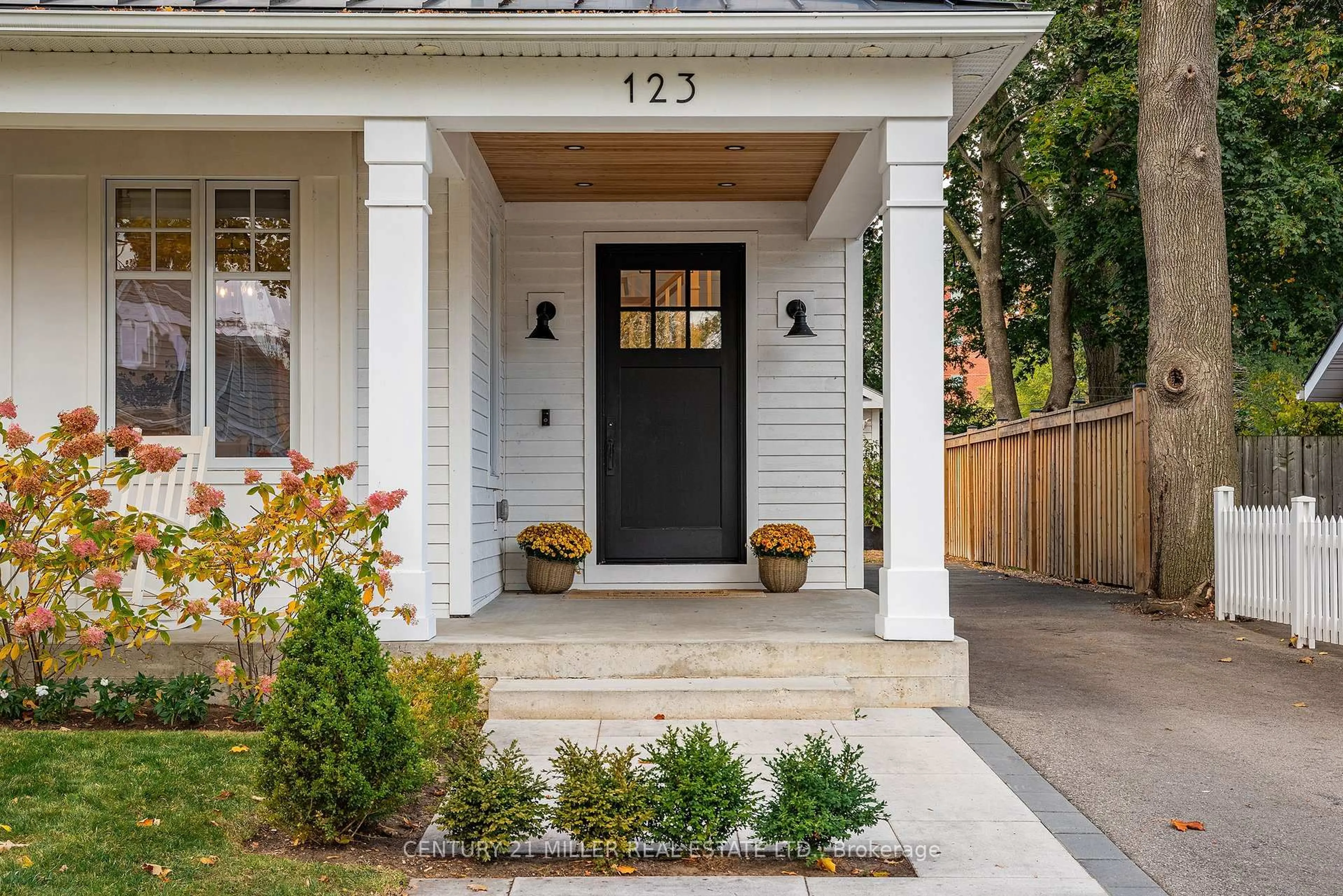 Home with brick exterior material, street for 123 Herald Ave, Oakville Ontario L6K 1S3