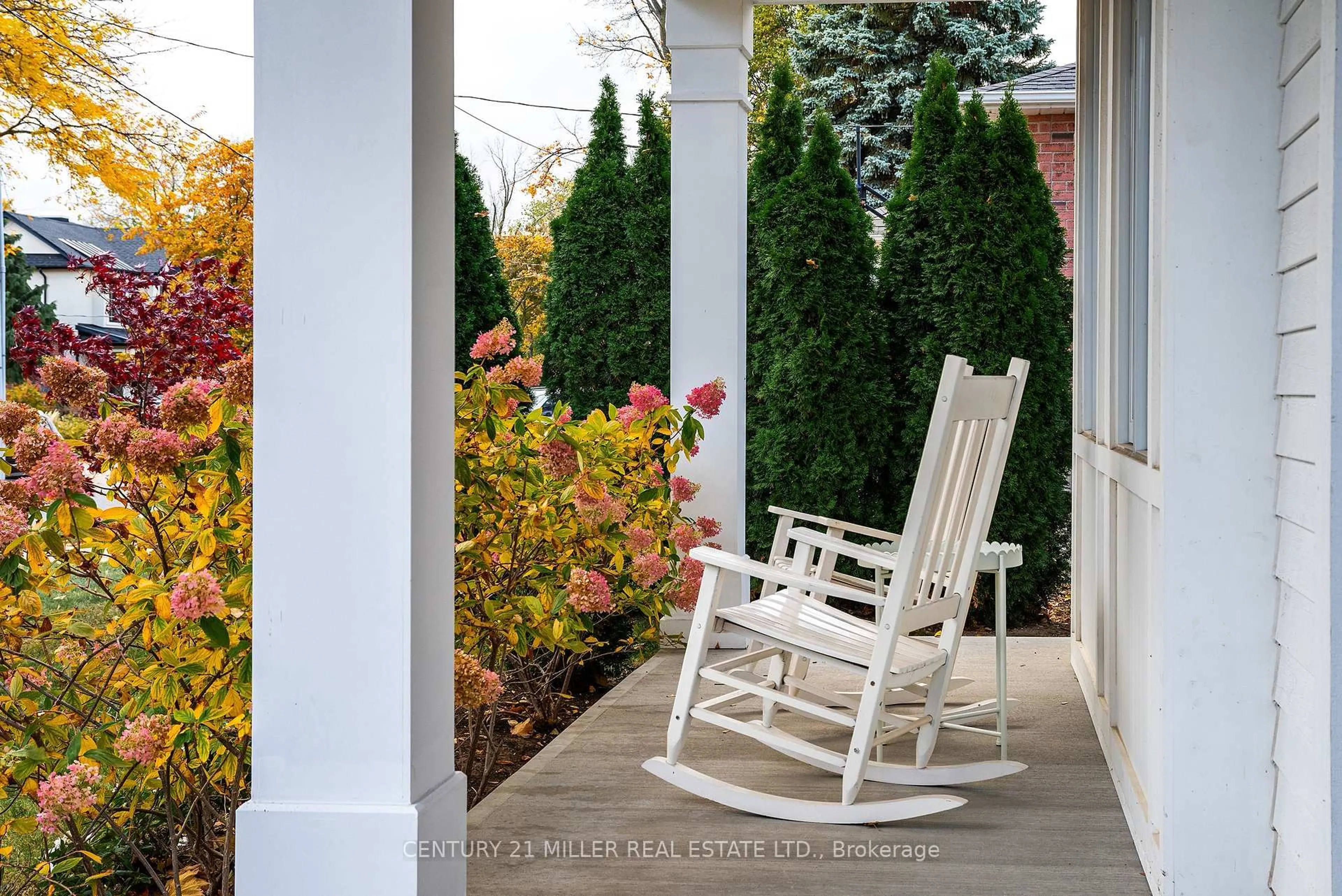 Patio, street for 123 Herald Ave, Oakville Ontario L6K 1S3