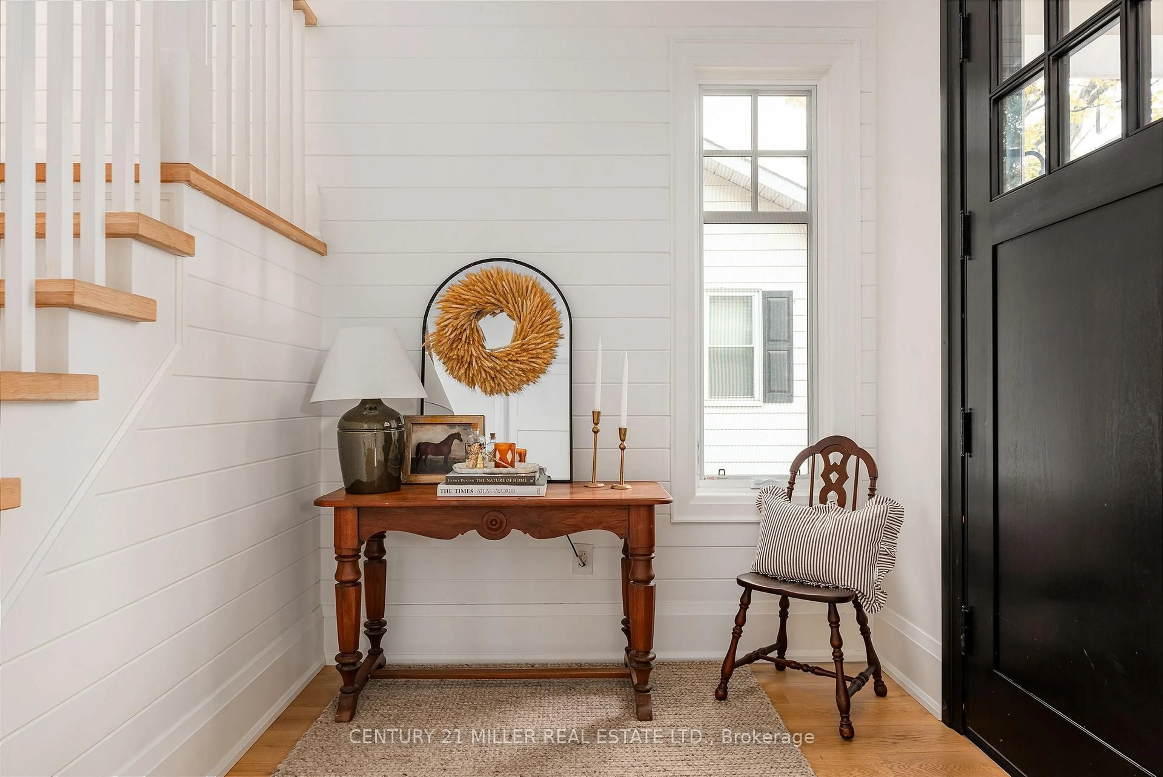 Indoor entryway for 123 Herald Ave, Oakville Ontario L6K 1S3