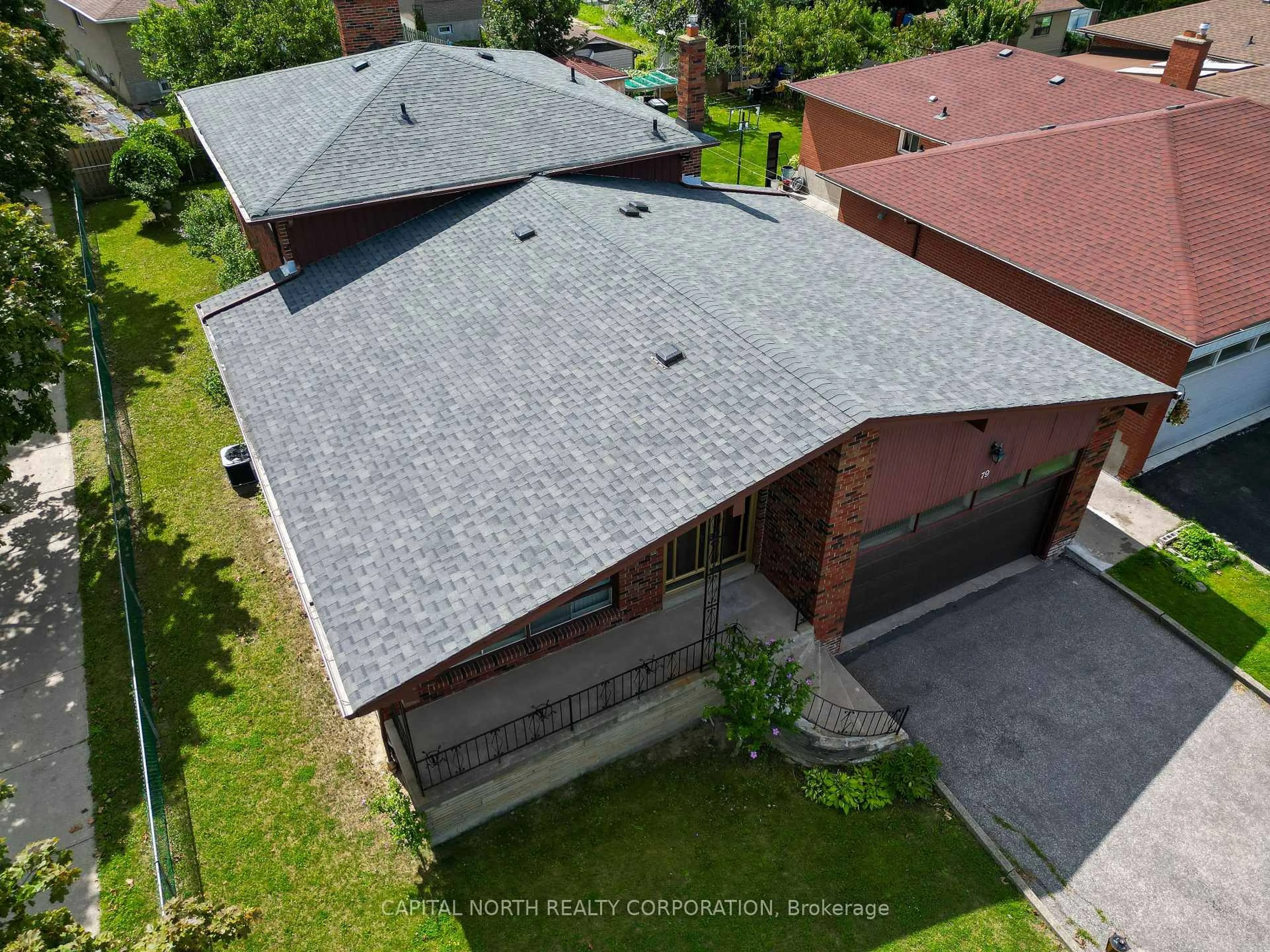 A pic from outside/outdoor area/front of a property/back of a property/a pic from drone, building for 79 Shoreham Dr, Toronto Ontario M3N 1S8