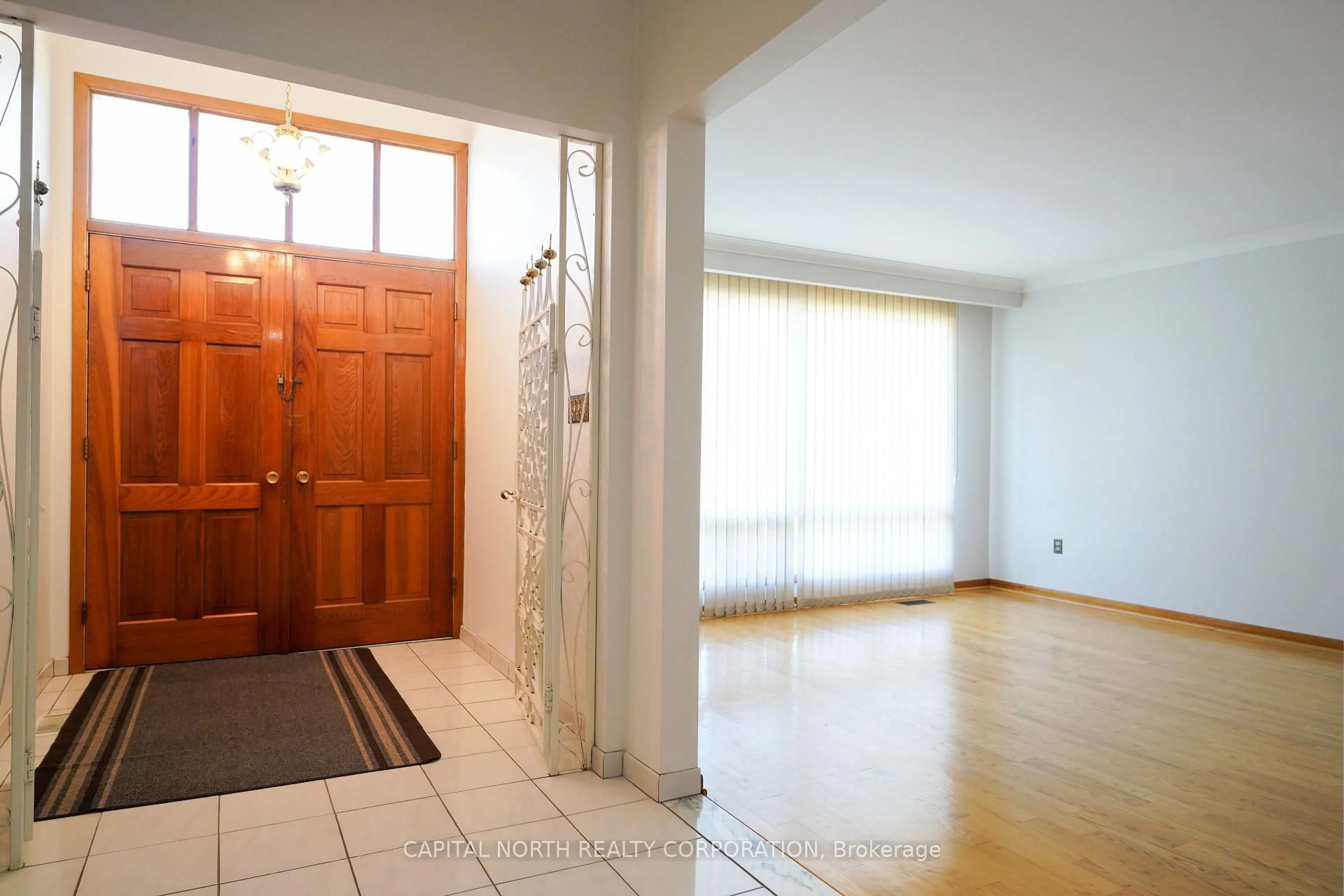 Indoor foyer for 79 Shoreham Dr, Toronto Ontario M3N 1S8