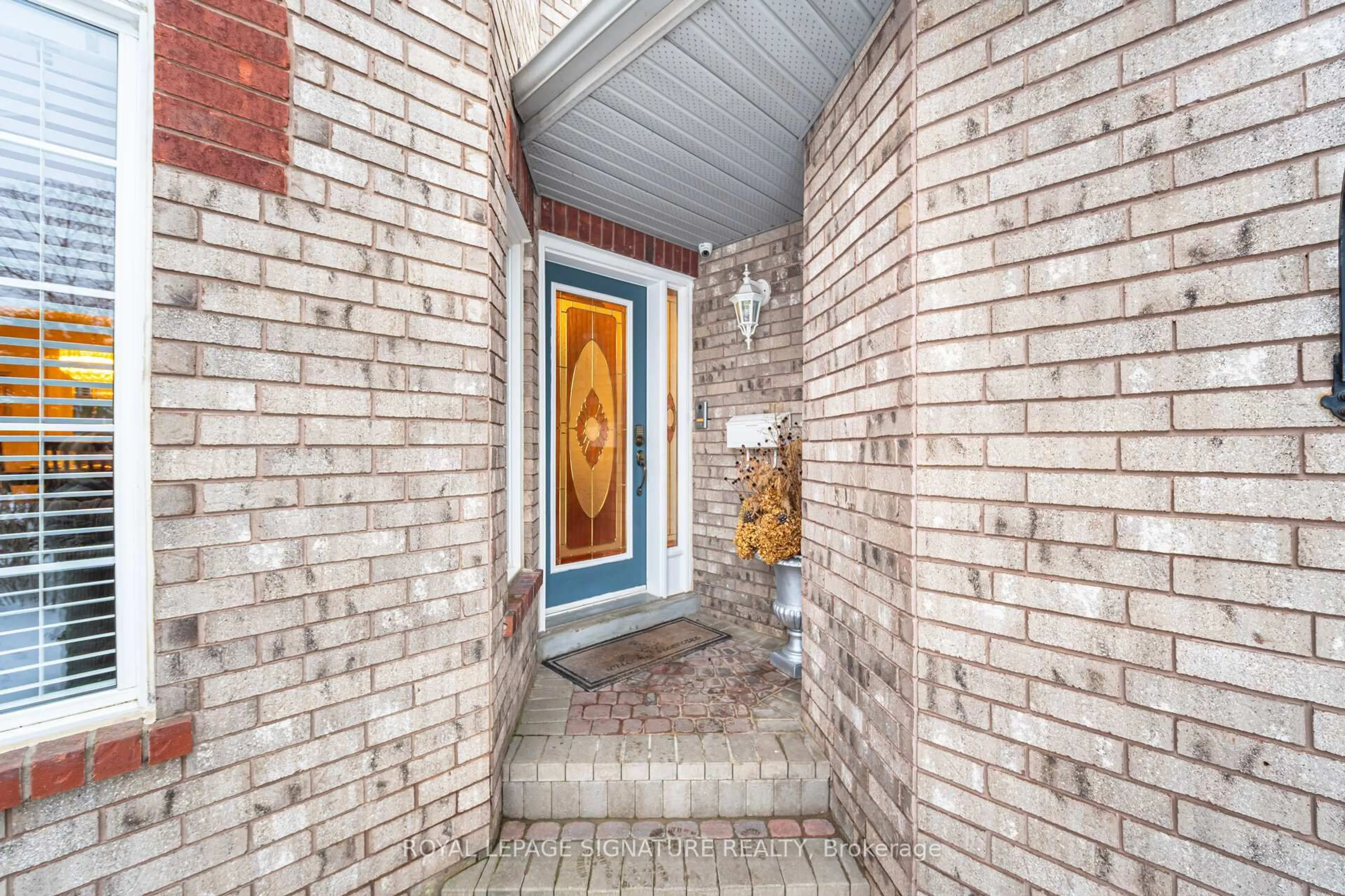 Indoor entryway for 52 Durham St, Halton Hills Ontario L7G 5X4