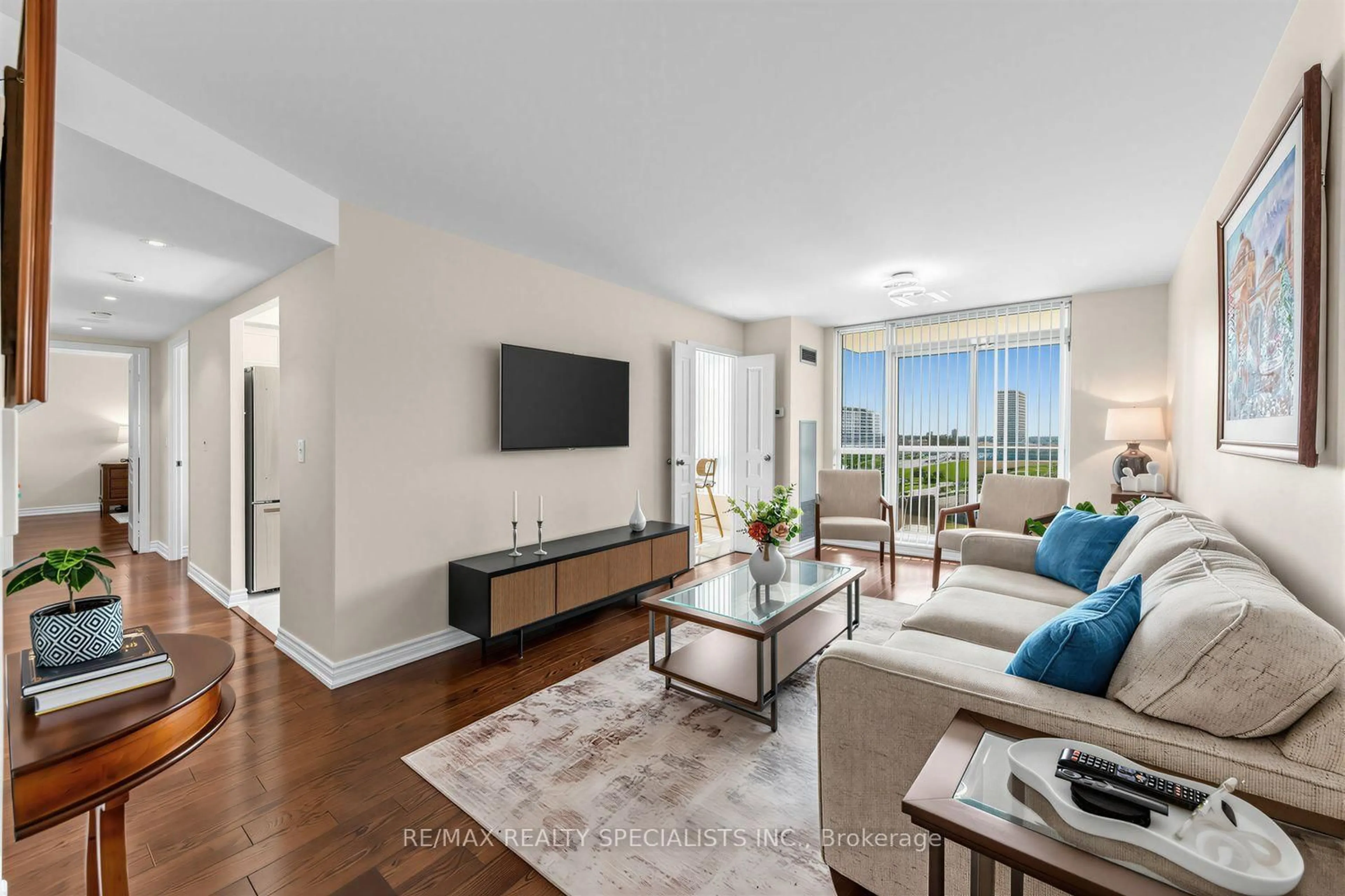Living room with furniture, unknown for 2585 Erin Centre Blvd #1005, Mississauga Ontario L5M 6Z7