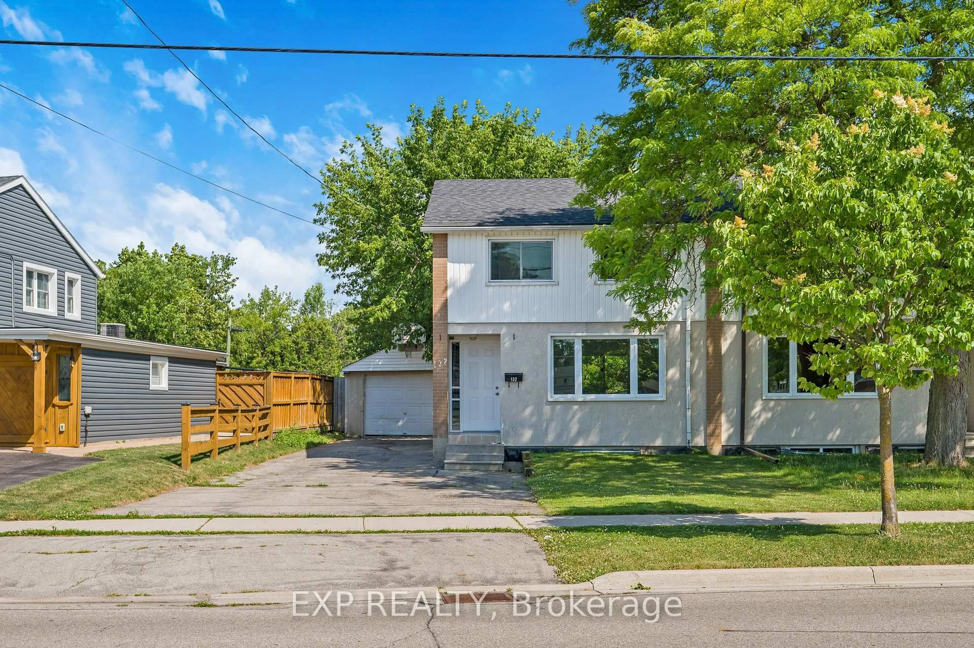 A pic from outside/outdoor area/front of a property/back of a property/a pic from drone, street for 132 Heslop Rd, Milton Ontario L9T 1B4