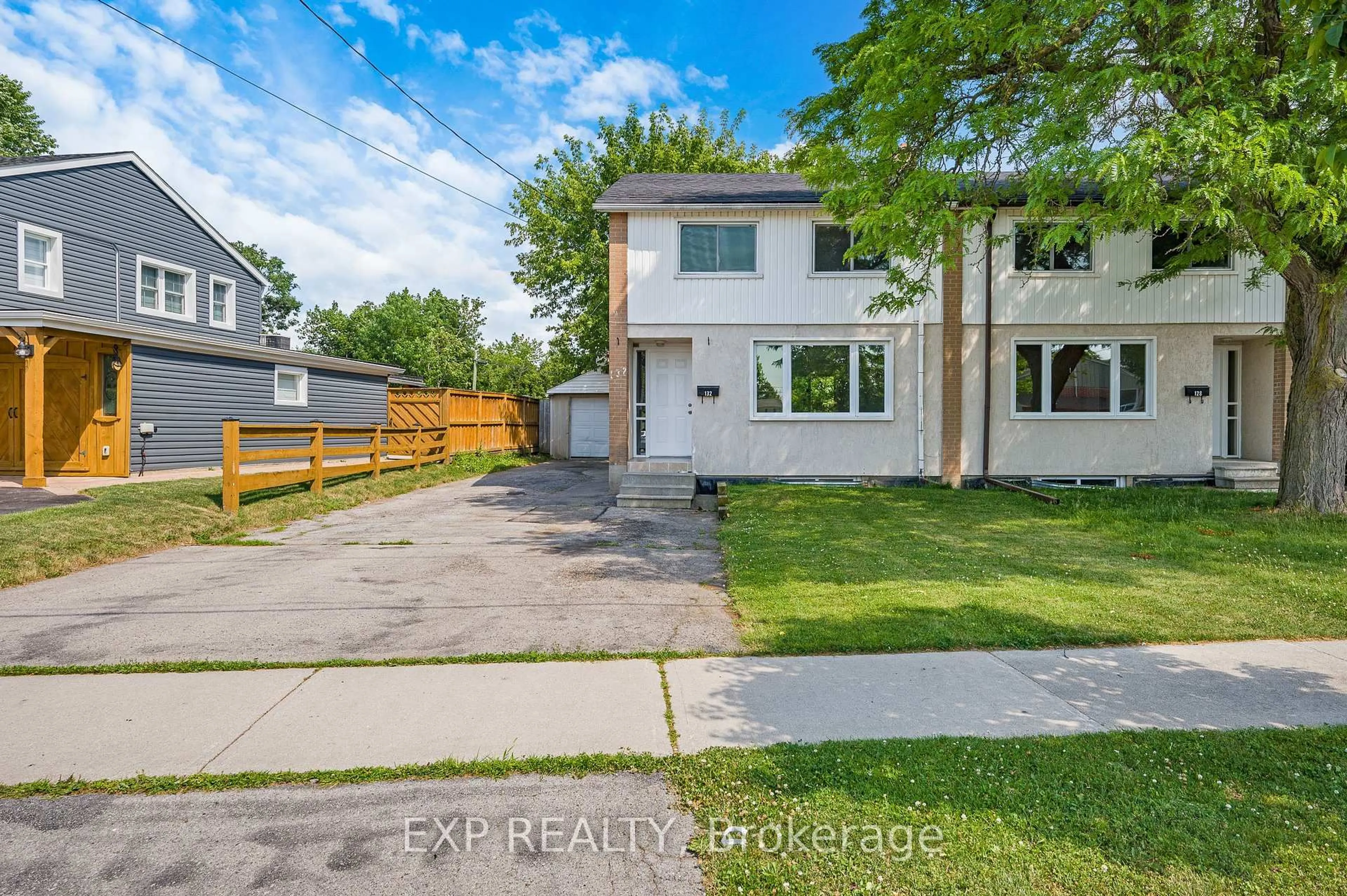 A pic from outside/outdoor area/front of a property/back of a property/a pic from drone, street for 132 Heslop Rd, Milton Ontario L9T 1B4