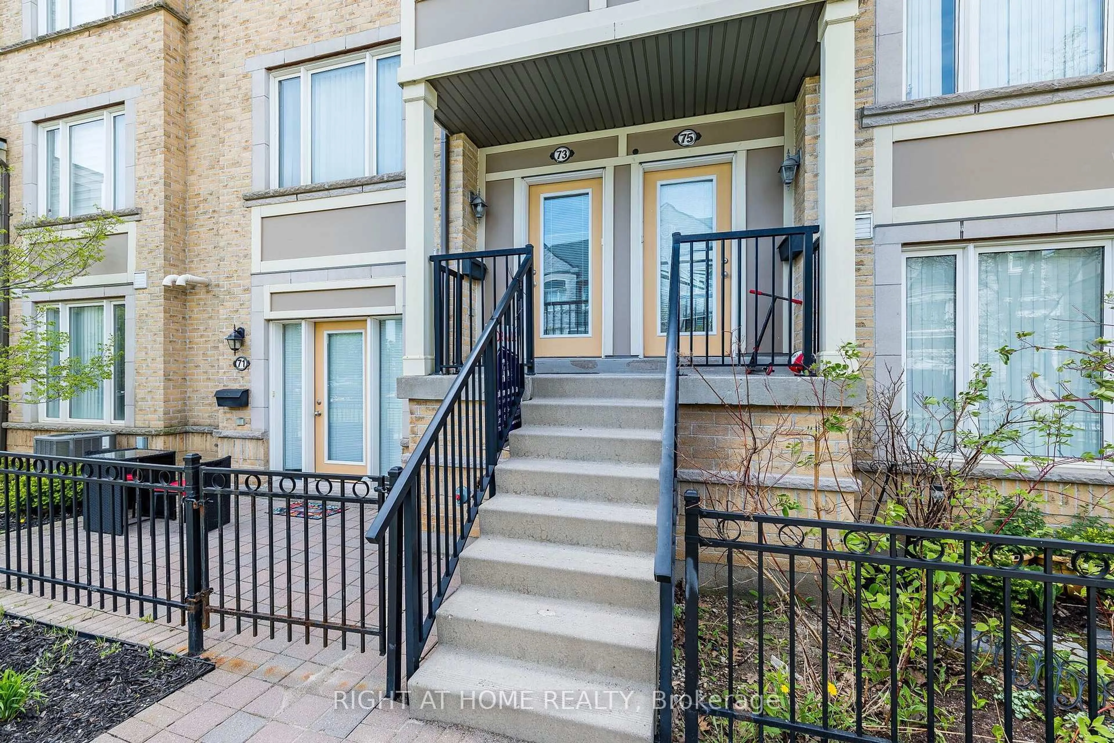 Indoor entryway for 5650 Winston Churchill Blvd #73, Mississauga Ontario L5M 0L7