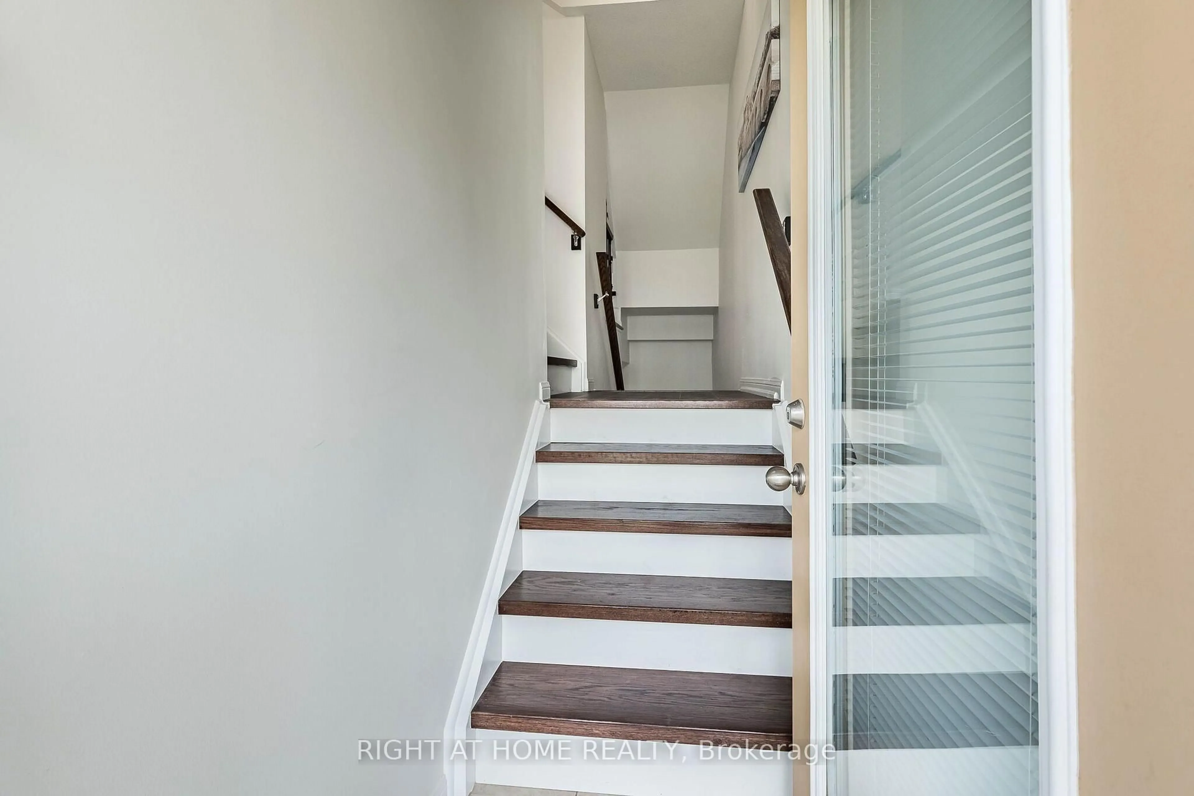 Stairs for 5650 Winston Churchill Blvd #73, Mississauga Ontario L5M 0L7