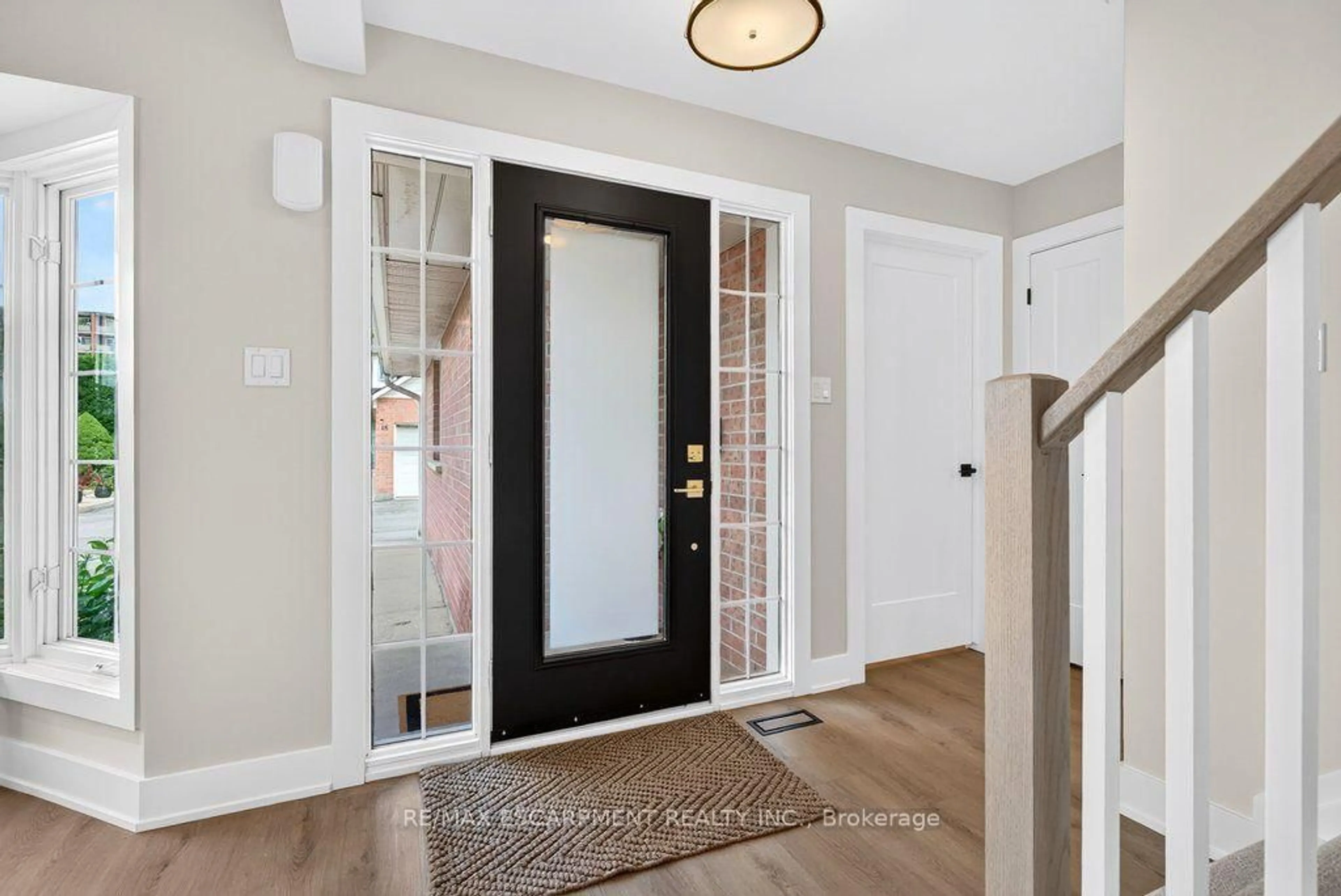 Indoor entryway for 2435 Woodward Ave #5, Burlington Ontario L7R 1V2