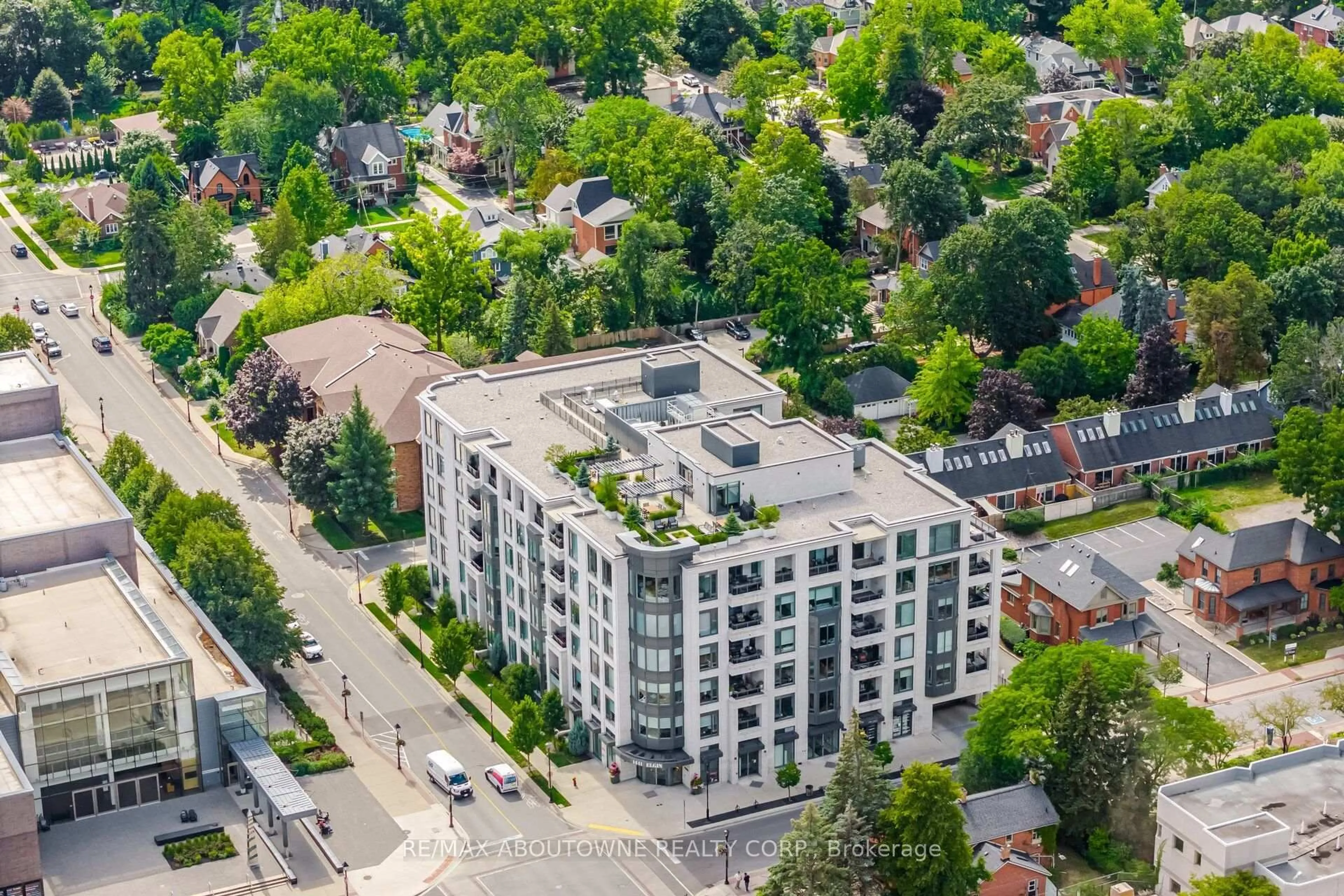 A pic from outside/outdoor area/front of a property/back of a property/a pic from drone, city buildings view from balcony for 1441 ELGIN St #106, Burlington Ontario L7S 1E6