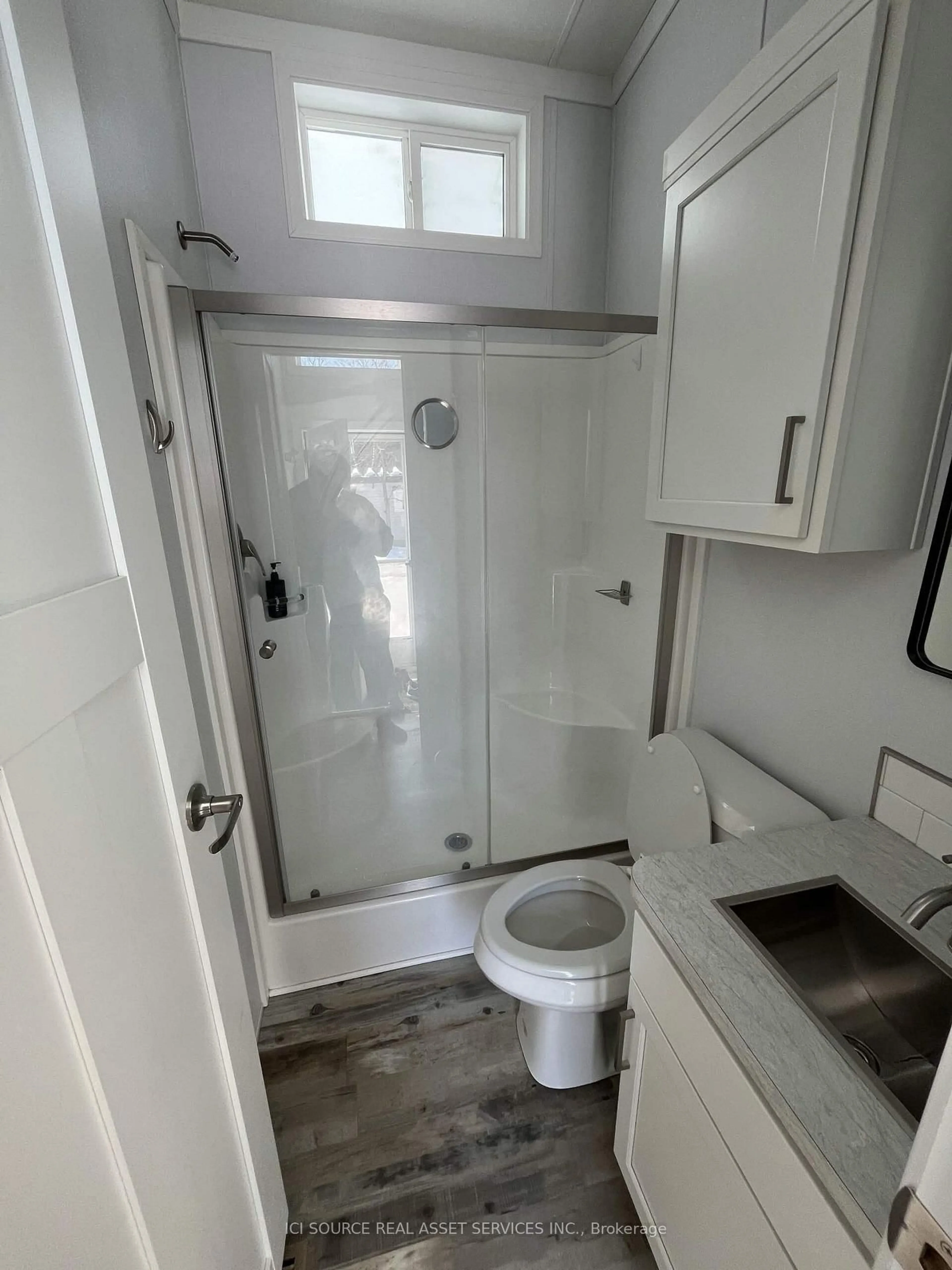 Standard bathroom, unknown for 18478 Duffy's Lane #604, Caledon Ontario L0N 1P0